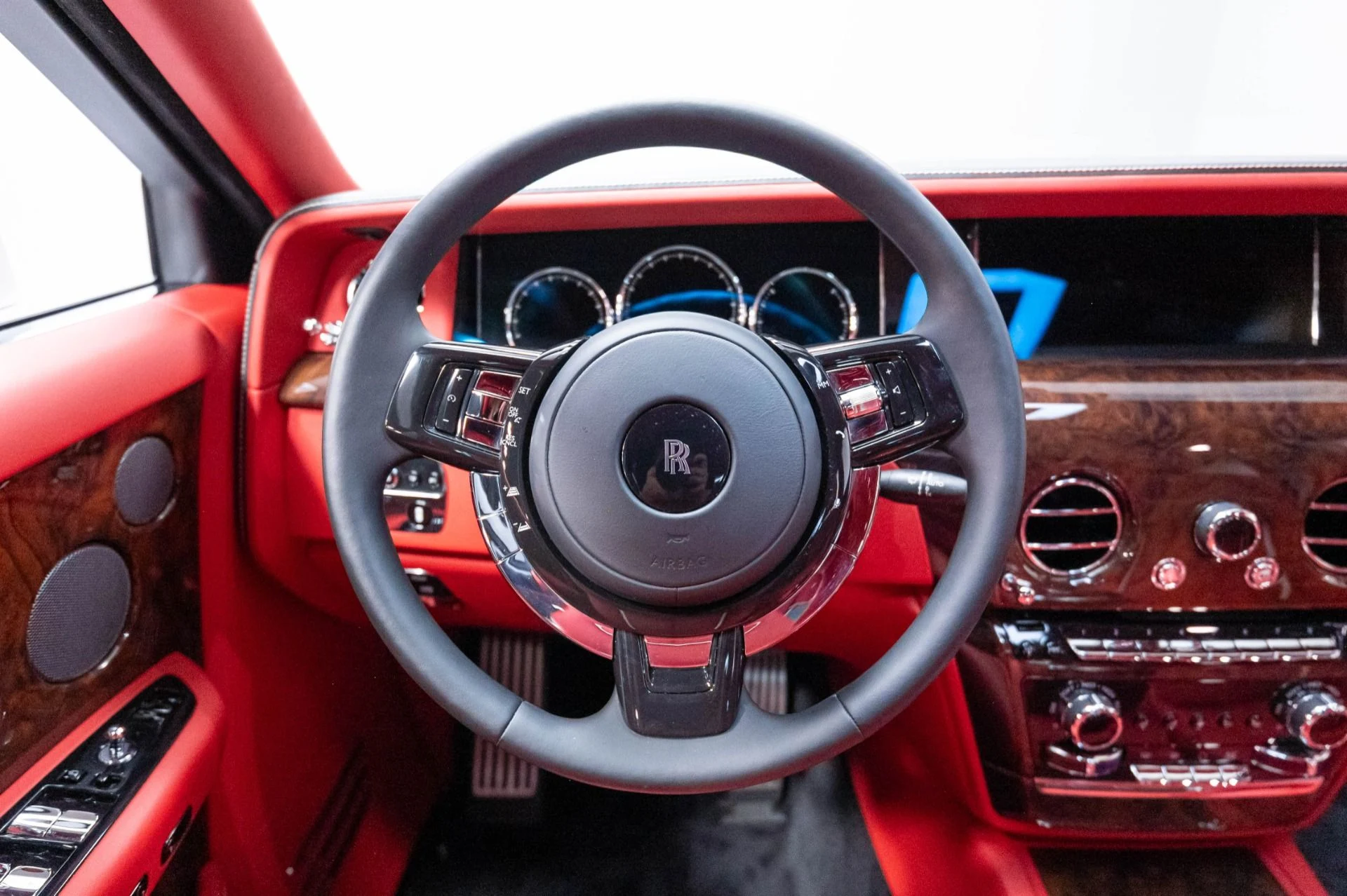 mph036_3691145790_Used_2019_Rolls_Royce_Phantom_1787168421_5e29f808fd