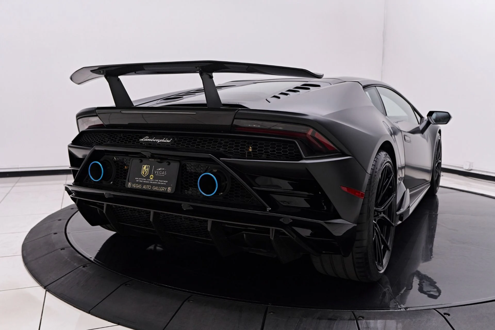 mph036_3695367876_Used_2021_Lamborghini_Huracan_EVO_Base_1758314666_ef6c4cfb44