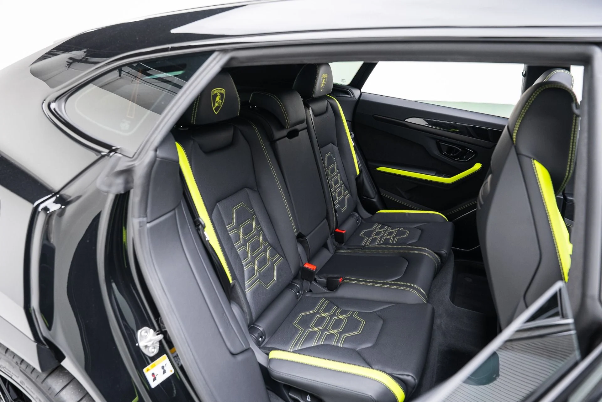 mph036_3698369538_Used_2025_Lamborghini_Urus_SE_1767912076_d4a65d5768