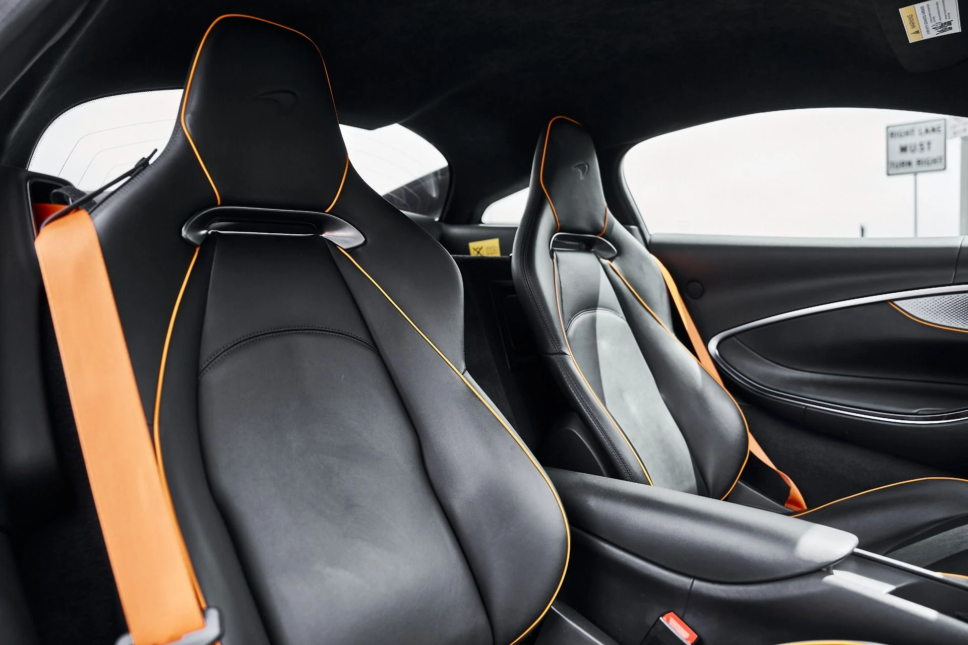 mph036_3703025086_Used_2024_Mc_Laren_Artura_1775583365_382e5a8630