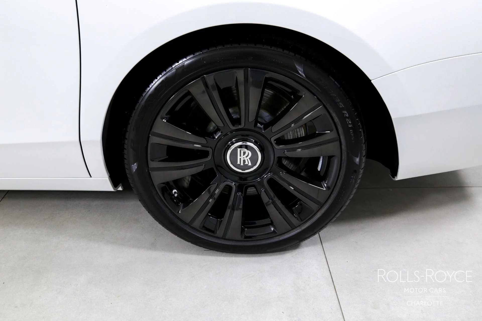 mph036_374016757_Used_2024_Rolls_Royce_Ghost_1723672329_ab3033b62c