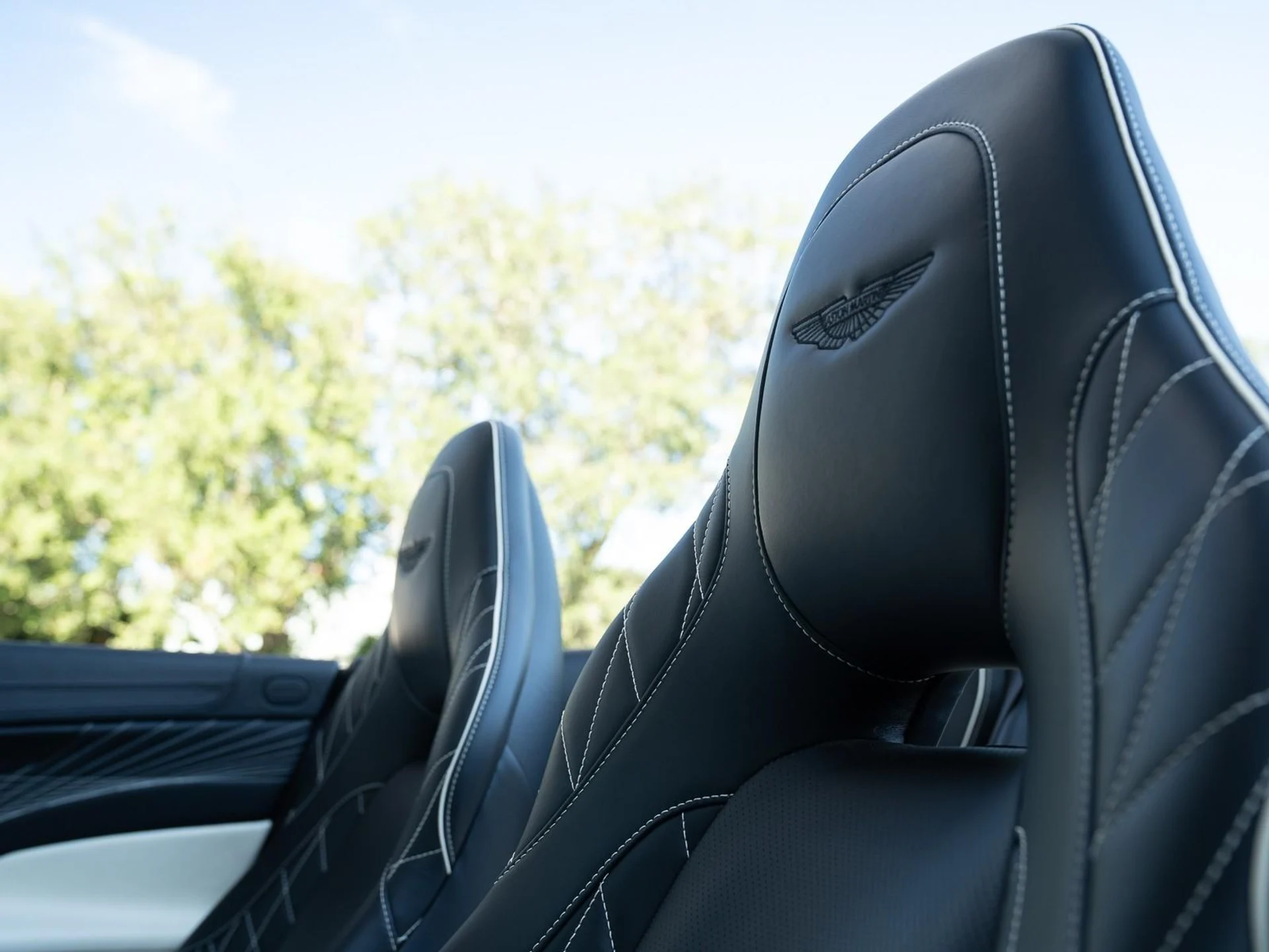 mph036_3748888159_Used_2018_Aston_Martin_Vanquish_S_1759353693_7b3c280d1a