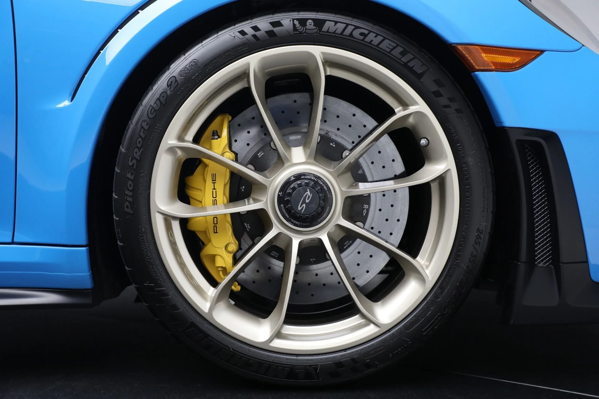 mph036_3751668049_Used_2018_Porsche_911_GT_2_RS_66685ce0e0