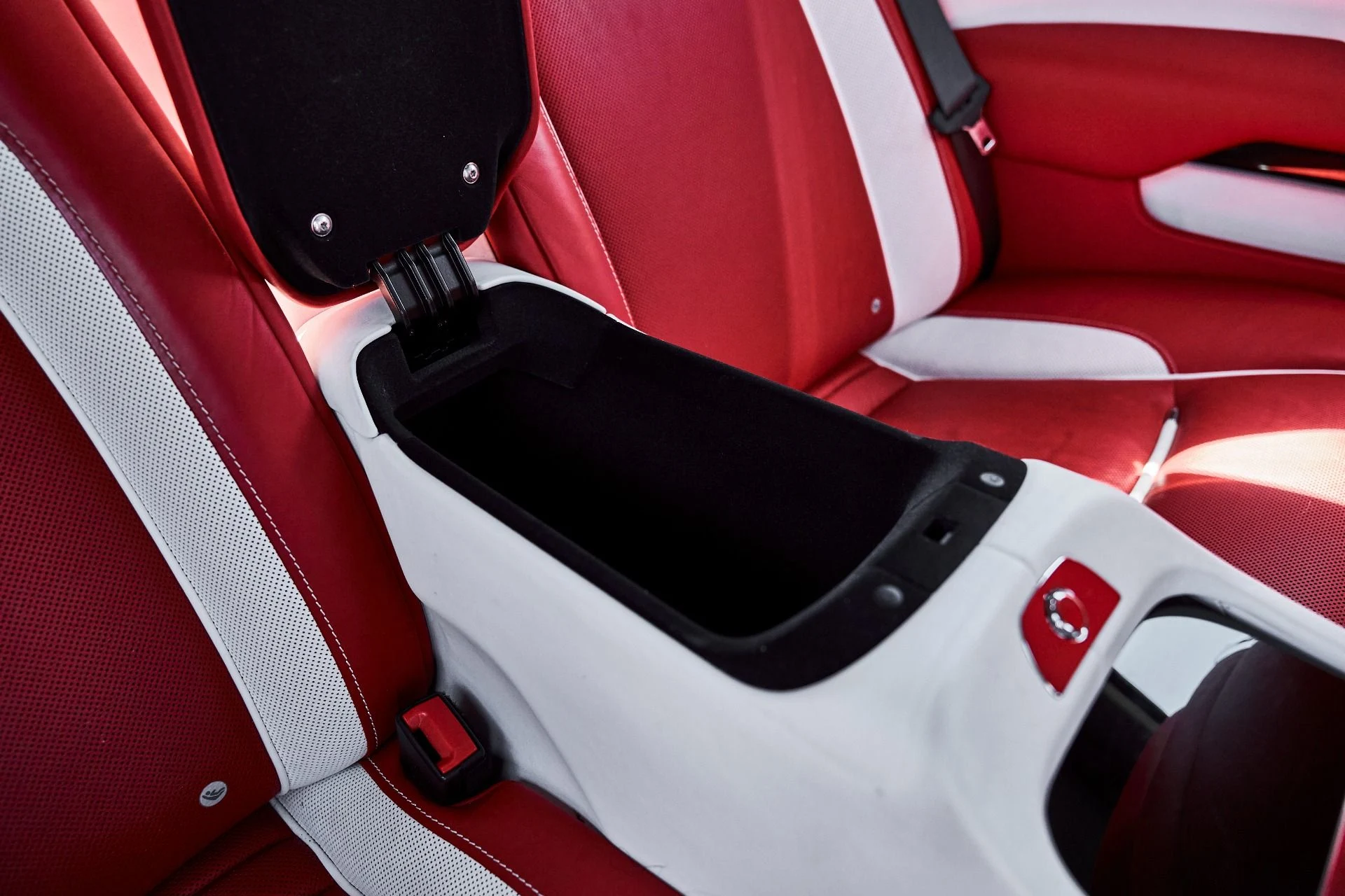 mph036_3762039356_Used_2020_Rolls_Royce_Wraith_Base_1775285196_e7053145ee