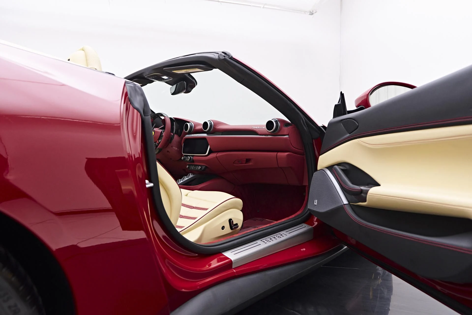 mph036_3763903019_Used_2022_Ferrari_Portofino_Base_1752263914_f1862a7bdf