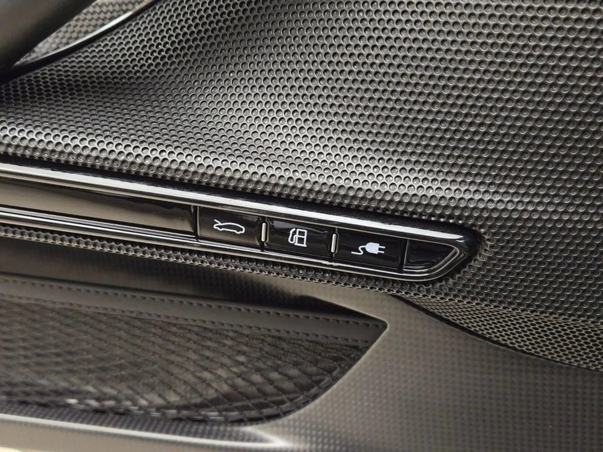 mph036_3784248579_Used_2022_Ferrari_SF_90_Stradale_1771612502_f5819bccd1