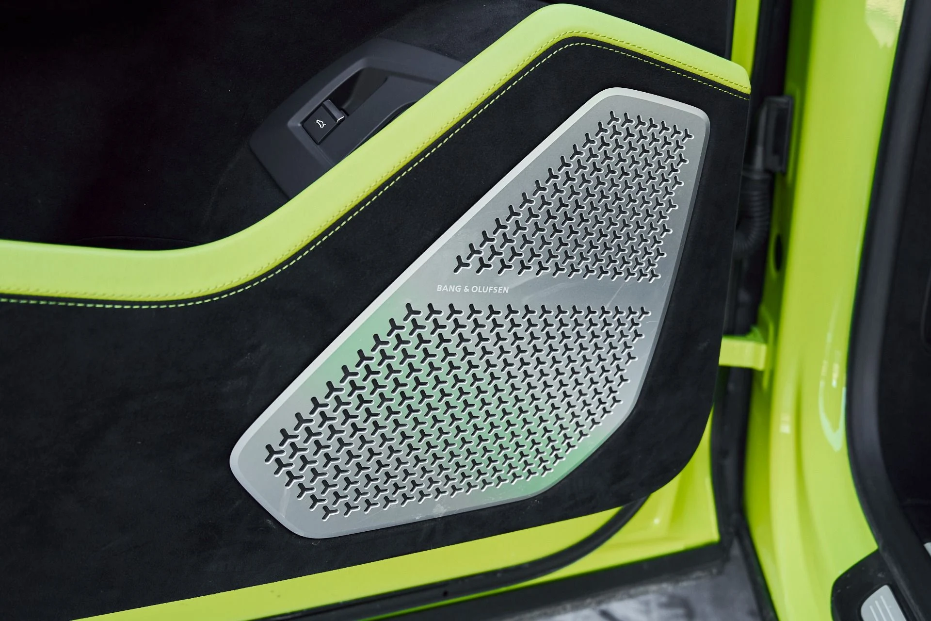 mph036_3787806732_Used_2024_Lamborghini_Urus_Performante_1771724629_8d8d366e2d