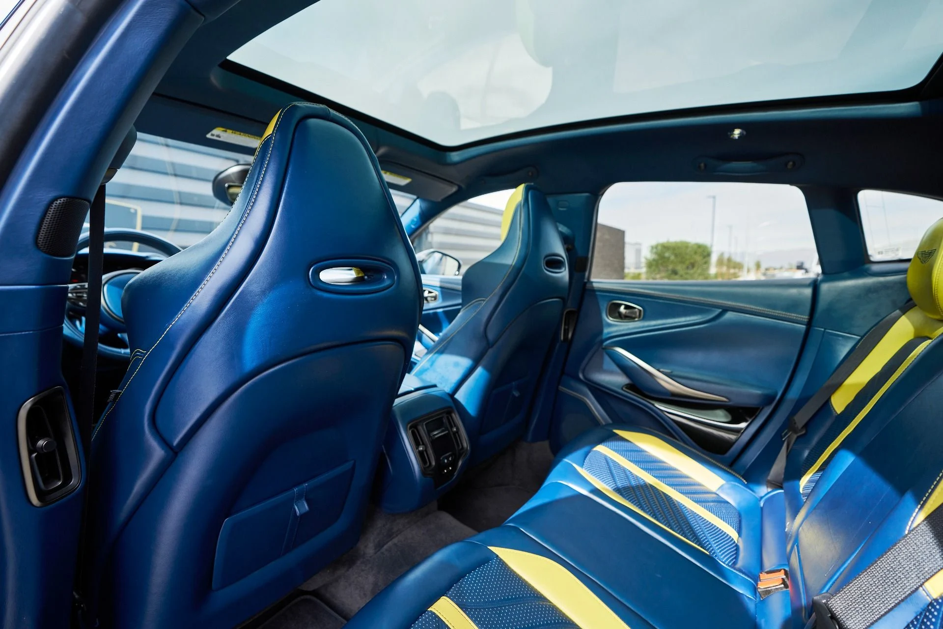 mph036_3802703291_Used_2023_Aston_Martin_DBX_707_1762900363_4dbe0788c1