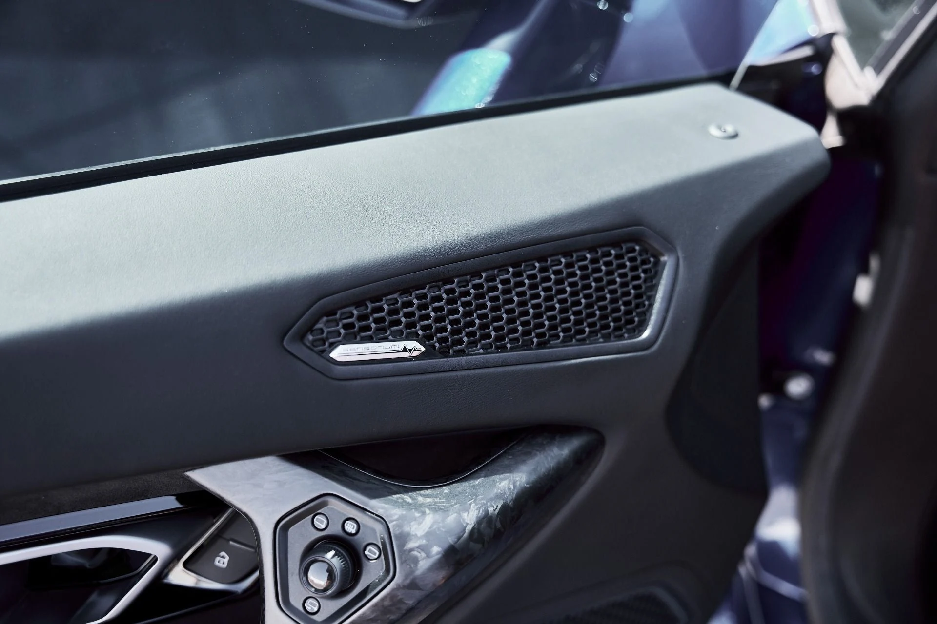 mph036_3806069335_Used_2020_Lamborghini_Huracan_EVO_Base_1777394825_9ca5d750eb