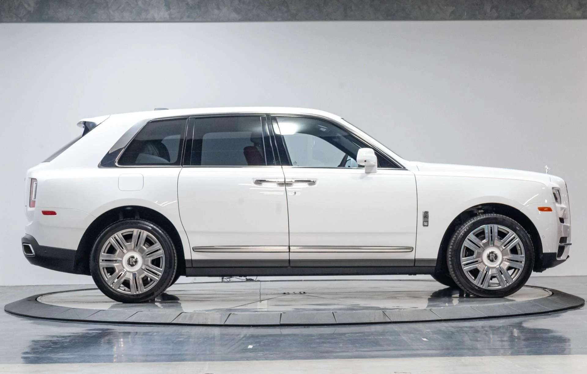 mph036_3807322188_Used_2023_Rolls_Royce_Cullinan_Base_1784654750_95bf86d1a8