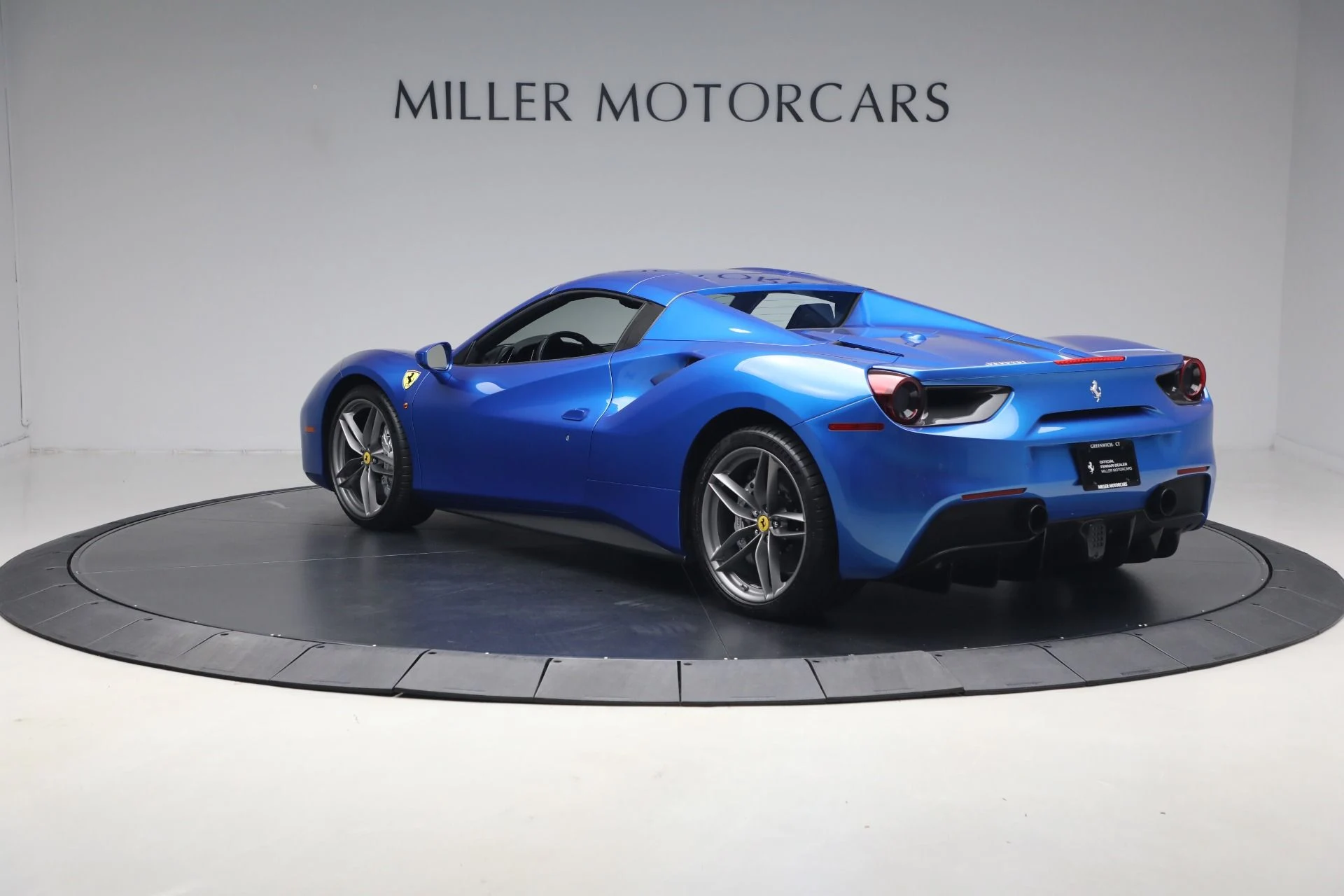 mph036_3816476337_Used_2017_Ferrari_488_Spider_1779887206_30f556768f