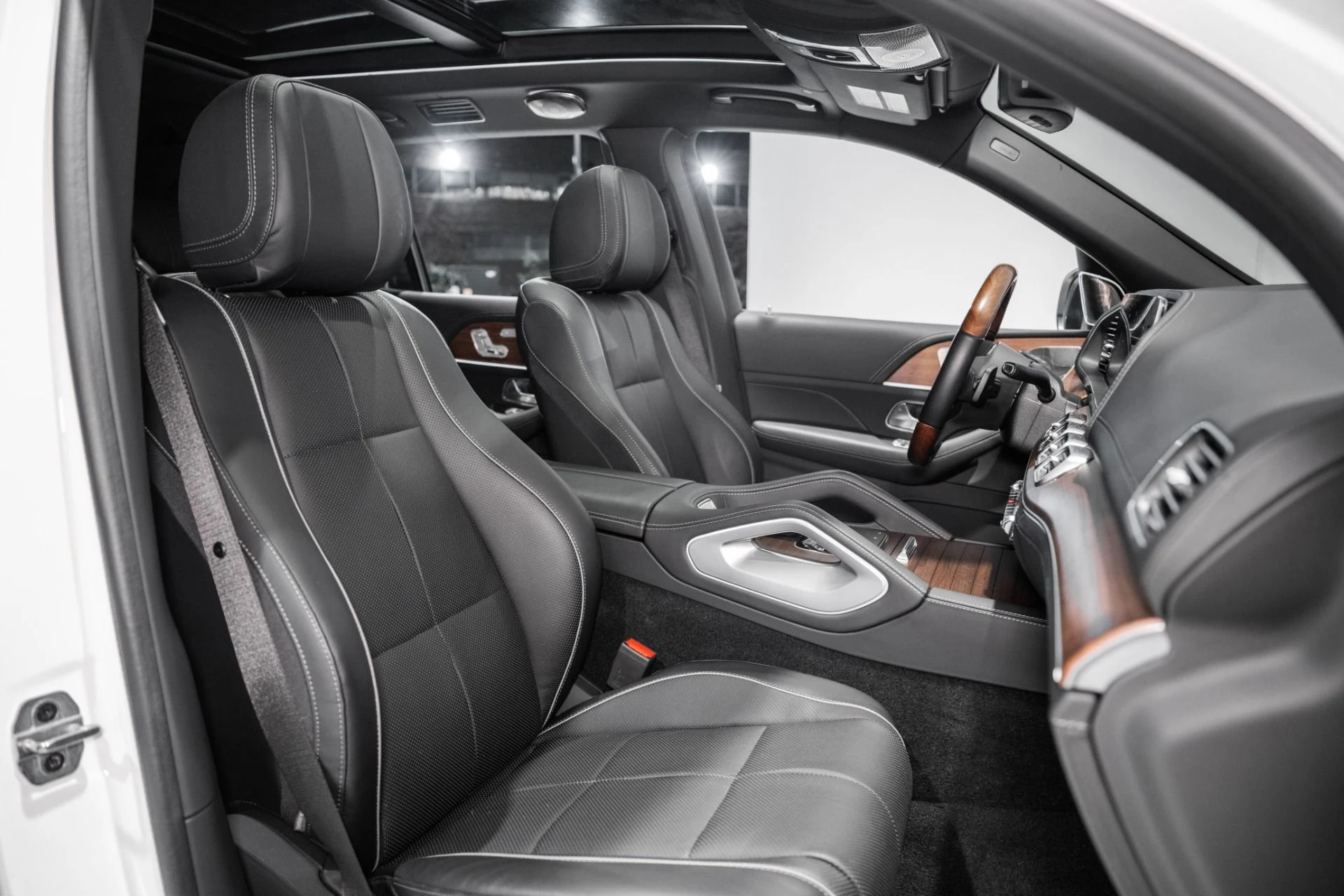 mph036_381866184_Used_2023_Mercedes_Benz_GLS_Maybach_GLS_600_1762354980_3cbdfa487c