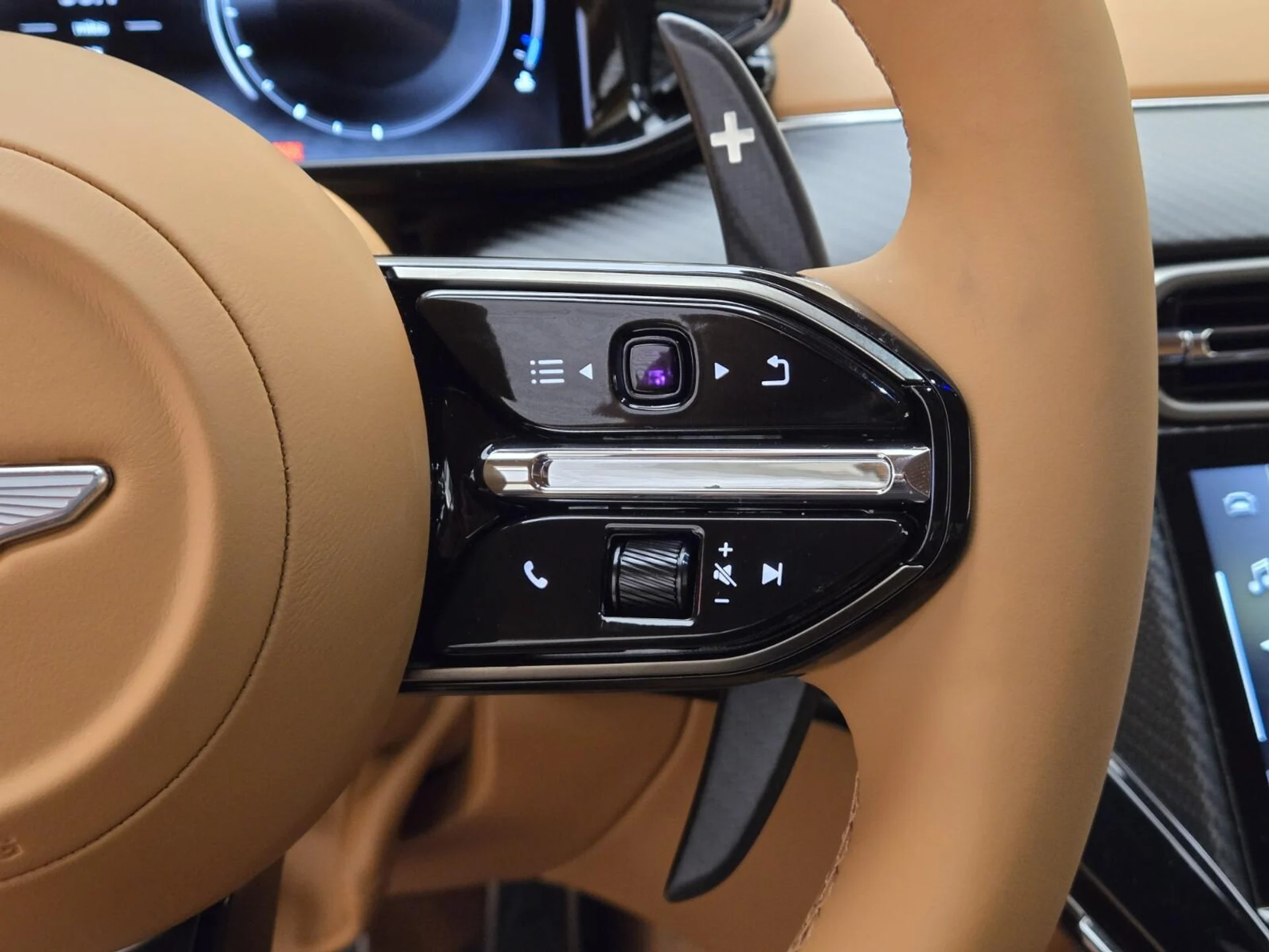 mph036_3823261770_New_2026_Aston_Martin_Vantage_1761803412_ac31df054f