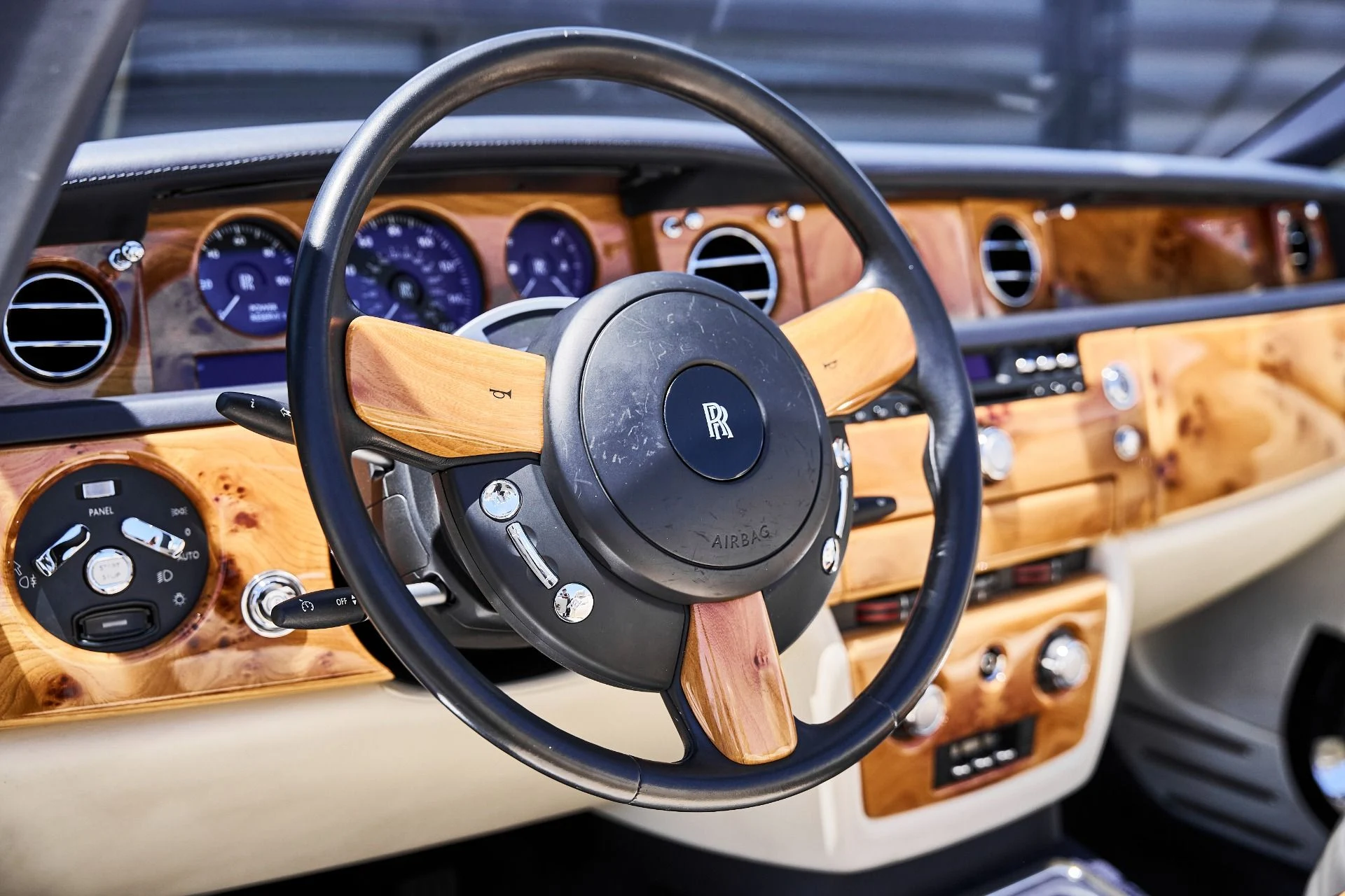 mph036_3830169057_Used_2009_Rolls_Royce_Phantom_Drophead_Coupe_Base_1779209680_6fb38c49ea