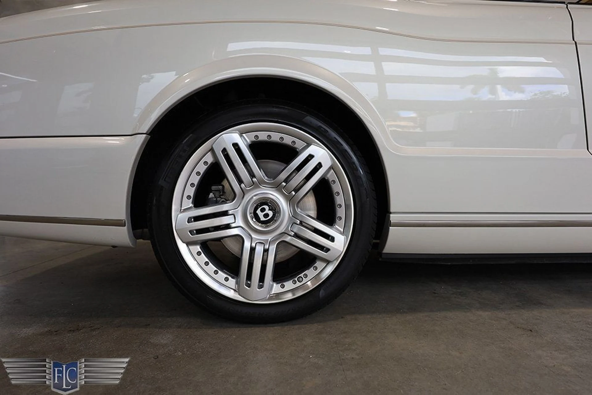 mph036_3841695038_used_2010_bentley_azure_tconvertible_9689_22574902_37_1024_4fdf1bf79e
