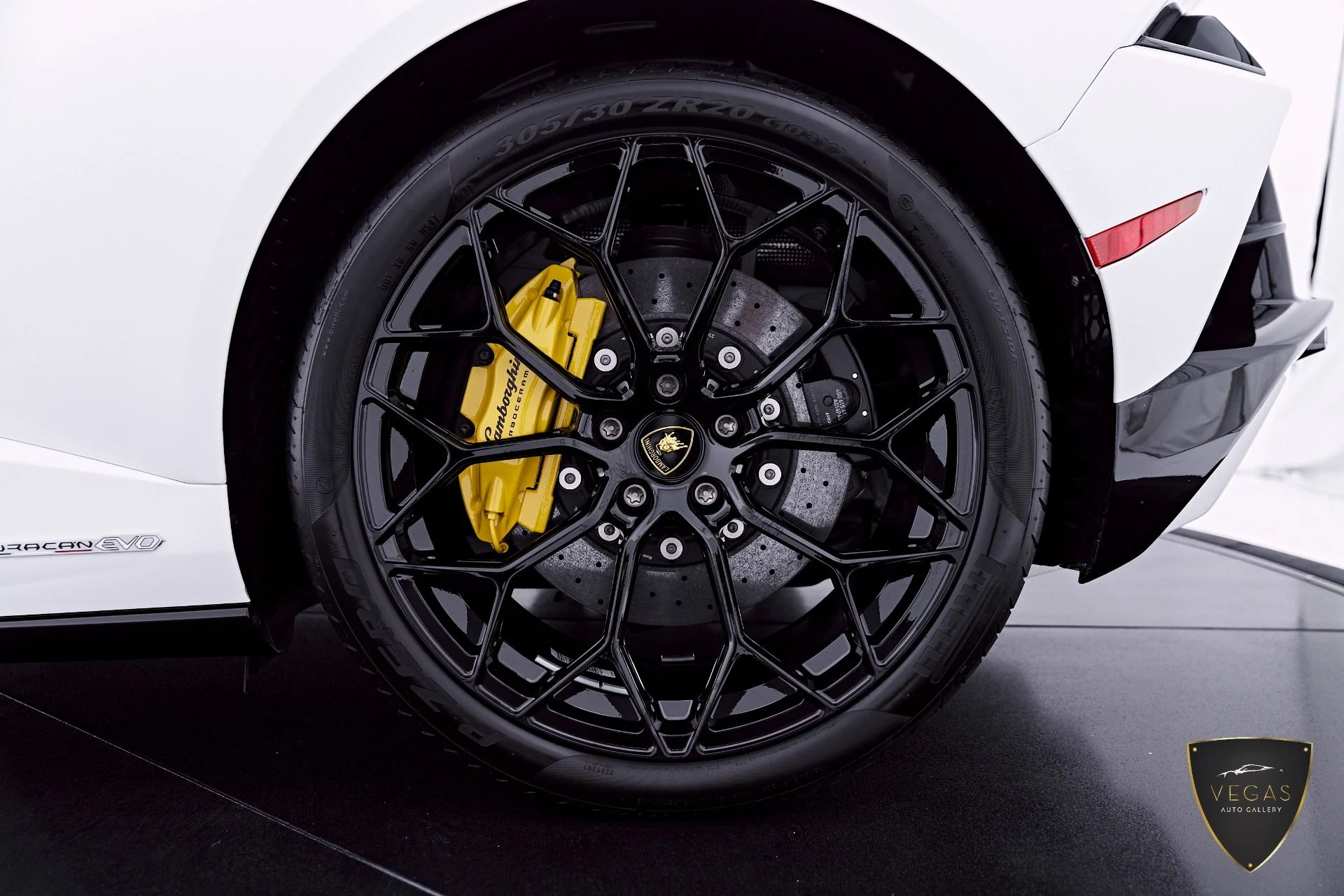 mph036_3845744864_Used_2022_Lamborghini_Huracan_EVO_Base_1782344295_d8ba2c473d