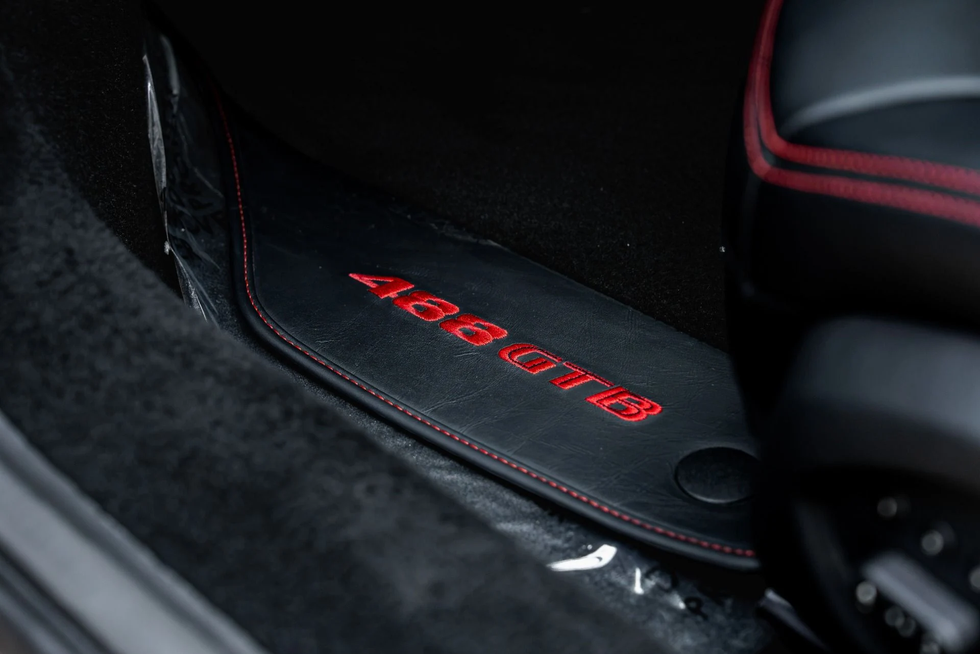 mph036_3863997022_Used_2018_Ferrari_488_GTB_1785446218_5c5c433ff4