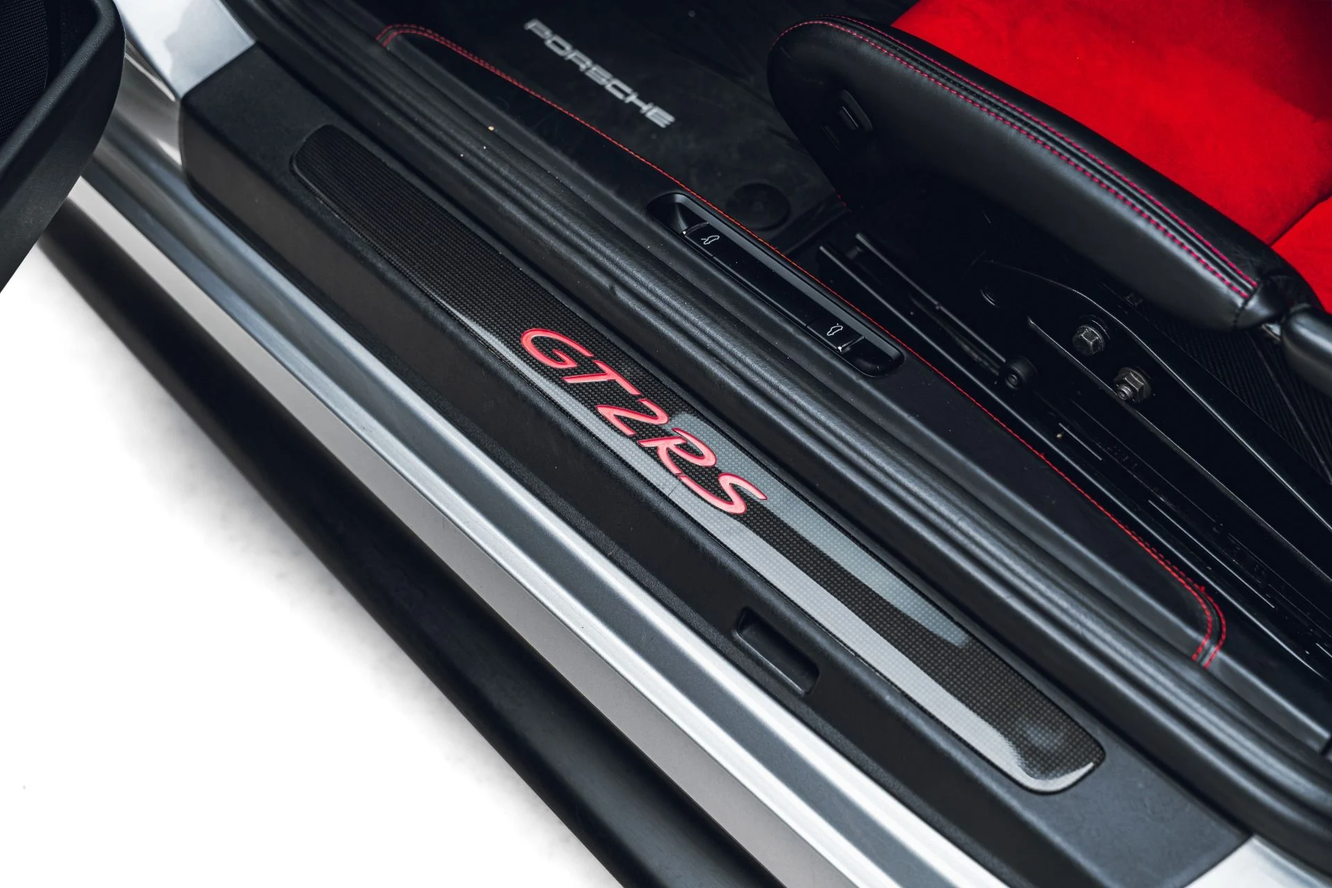 mph036_3884082399_Used_2018_Porsche_911_GT_2_RS_1782090288_ab4e934e6d