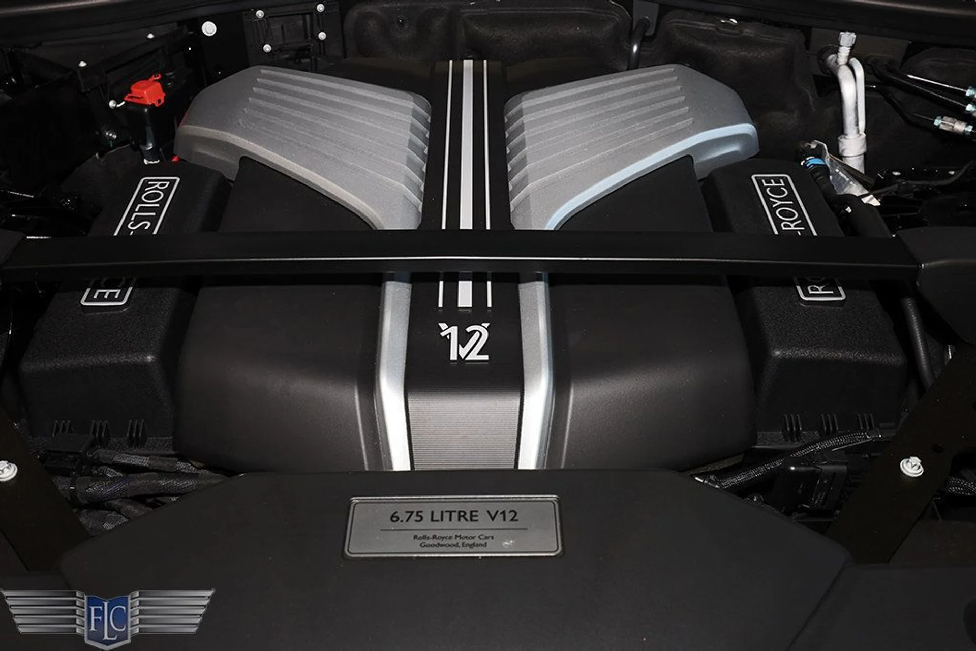 mph036_3907165426_used_2025_rolls_royce_phantom_sedan_9689_22959551_37_1024_be4925eaa9