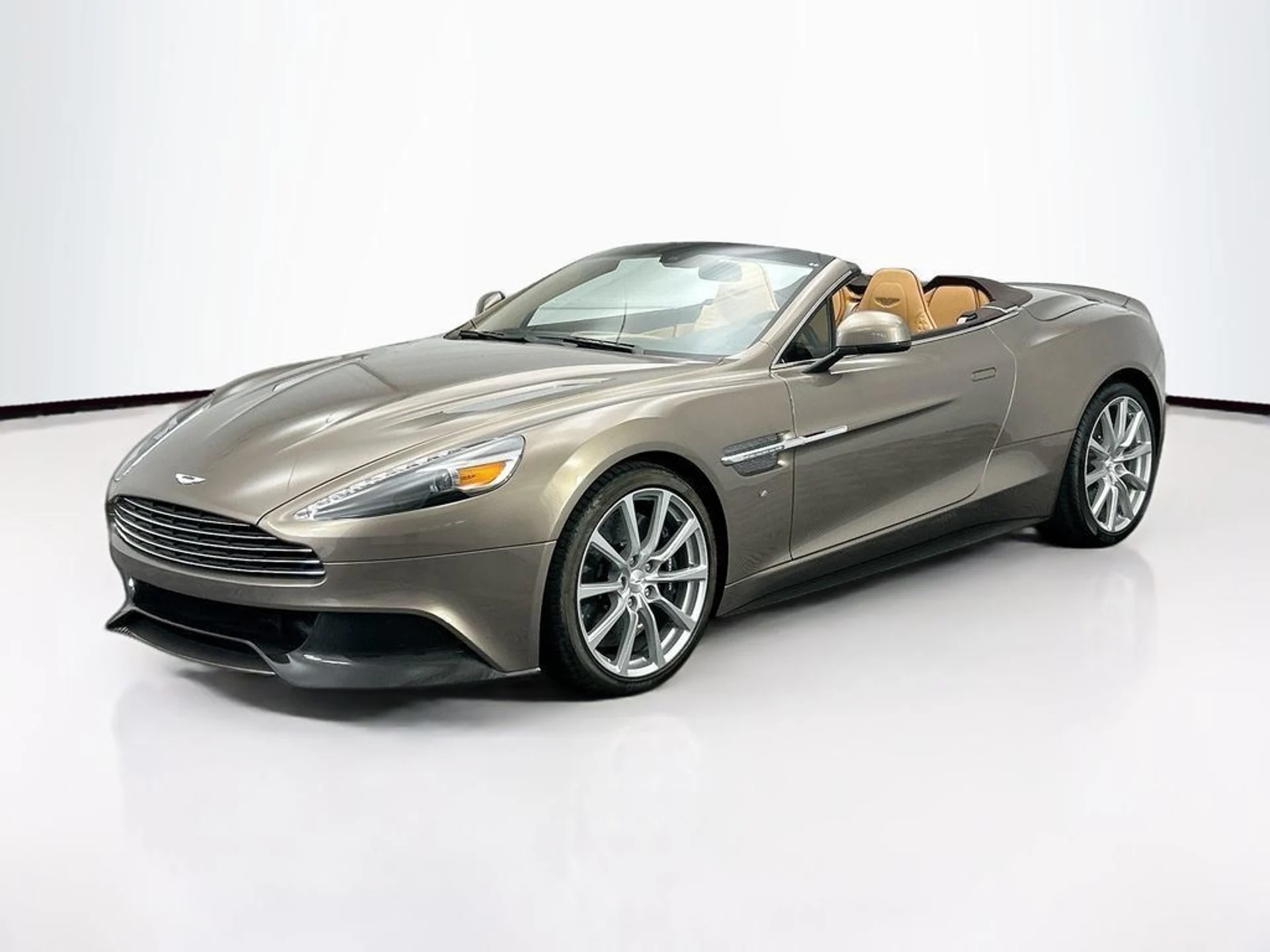 mph036_3918385515_used_2017_aston_martin_vanquish_volante_8119_22986074_37_1024_d42ad99173
