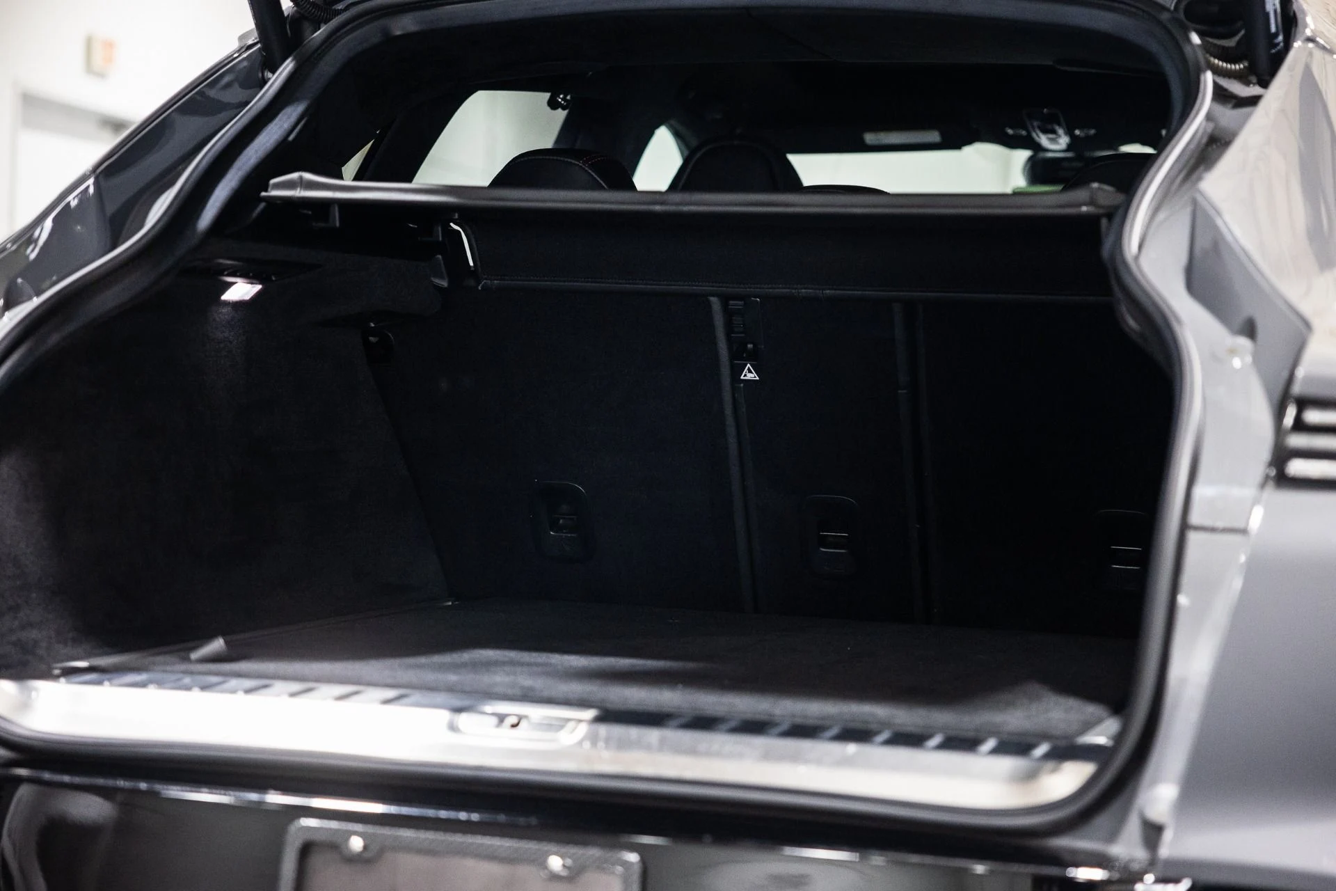 mph036_3924434676_Used_2021_Aston_Martin_DBX_China_Grey_1772223795_981245ec7e