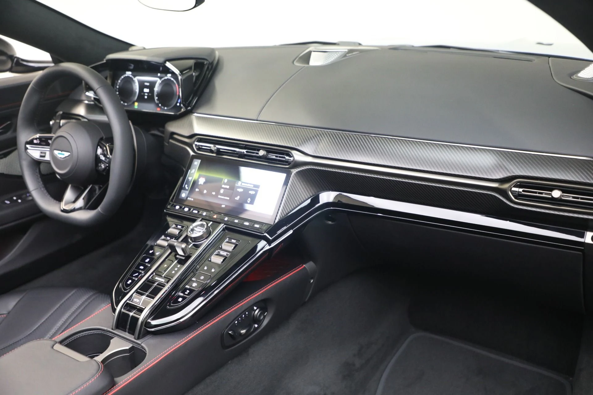 mph036_3925463102_New_2026_Aston_Martin_Vantage_Roadster_1768253307_a2c129970f