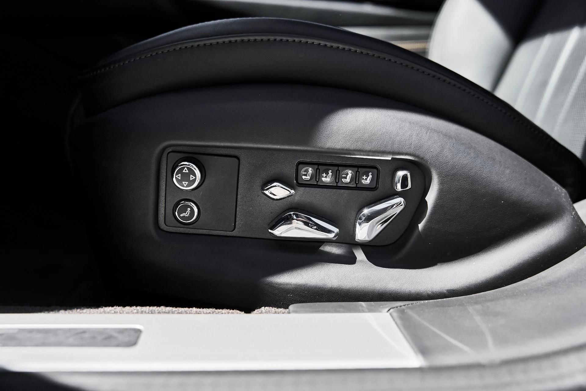 mph036_3935342805_Used_2024_Bentley_Flying_Spur_1782150682_52d3b4b185