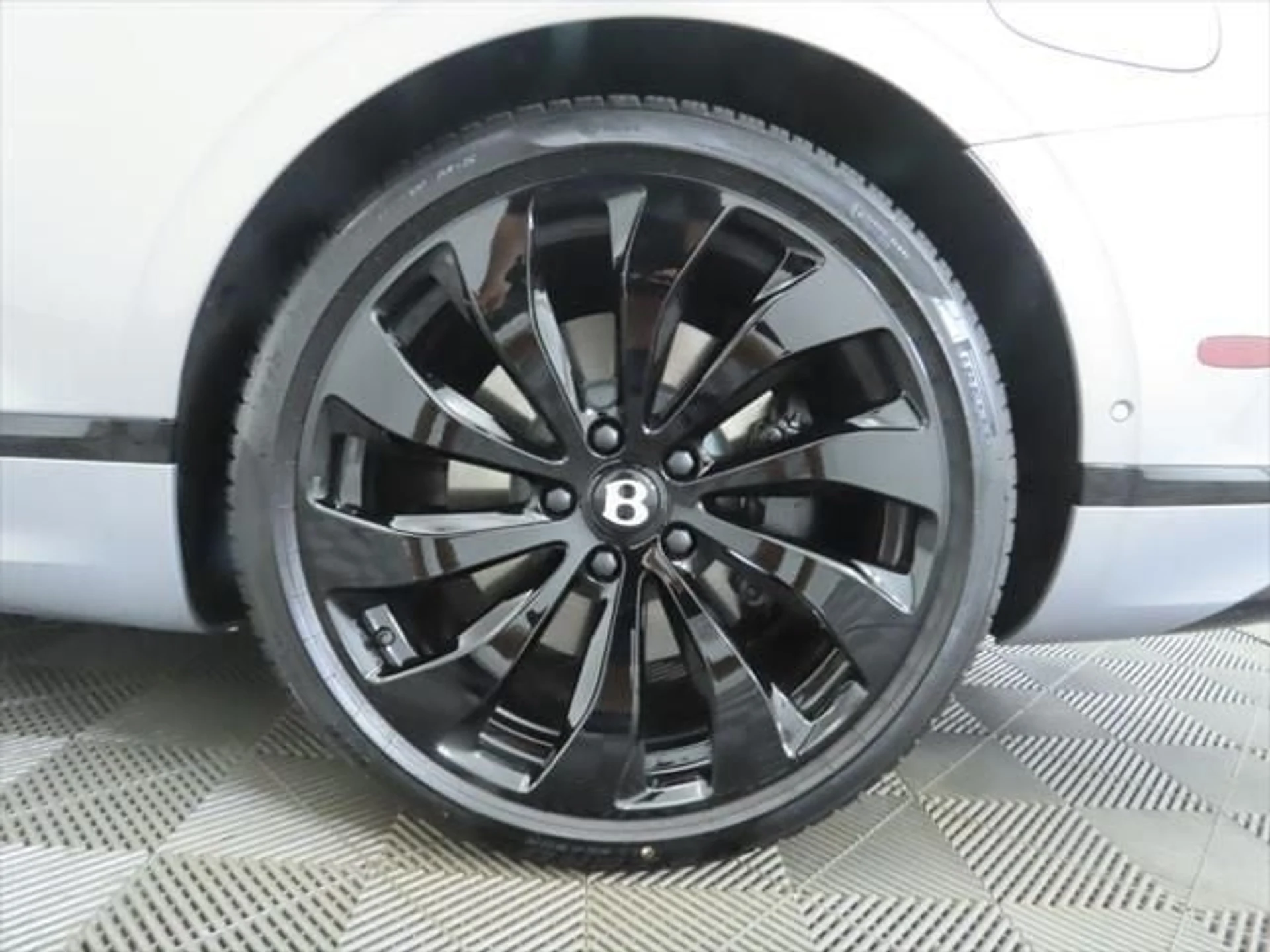 mph036_394263626_used_2025_bentley_continental_gtblackeditionconvertible_8119_23011580_37_640_b623d0cefc