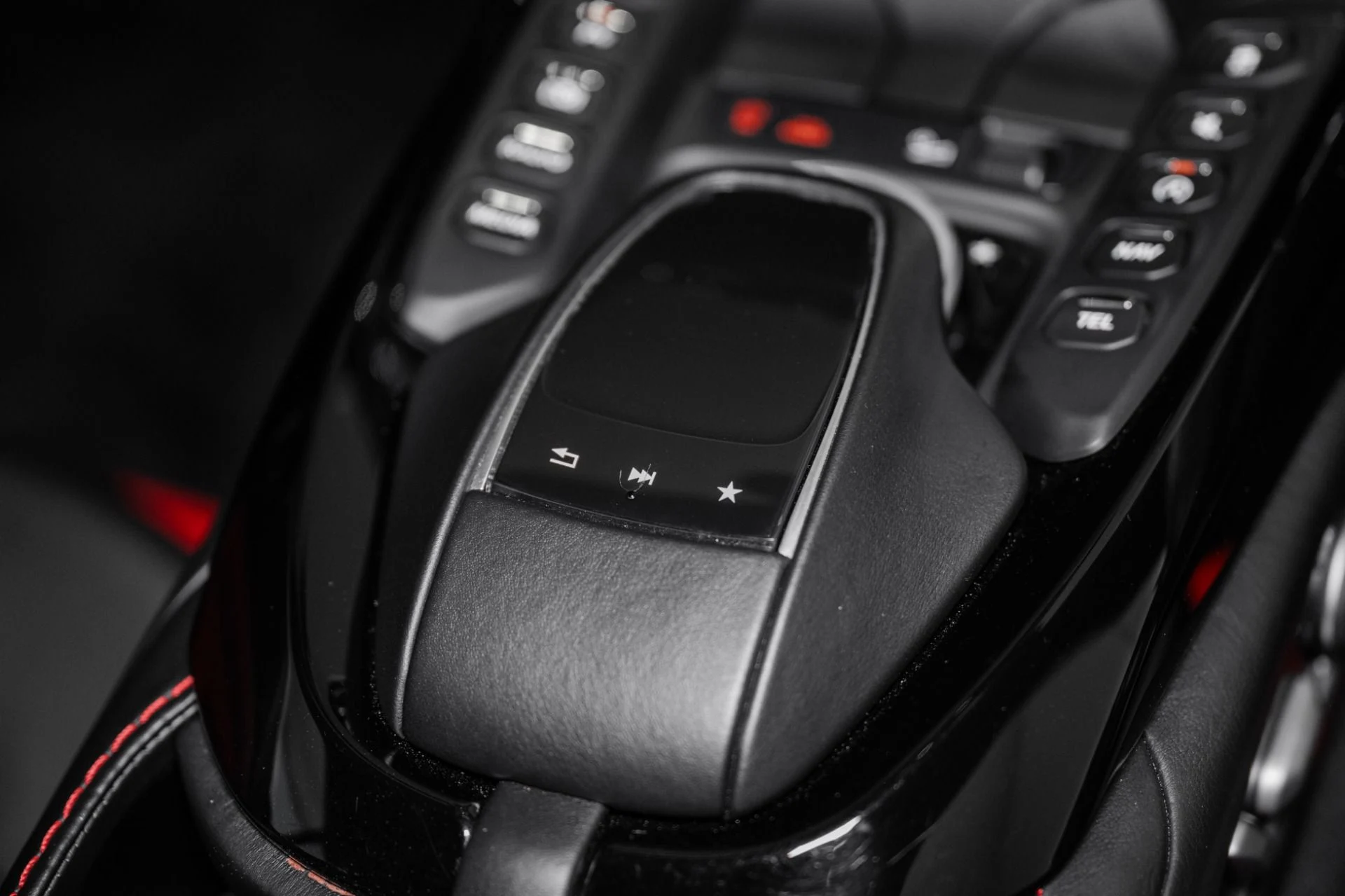 mph036_394606634_Used_2019_Aston_Martin_Vantage_1779799803_2fedb1f815