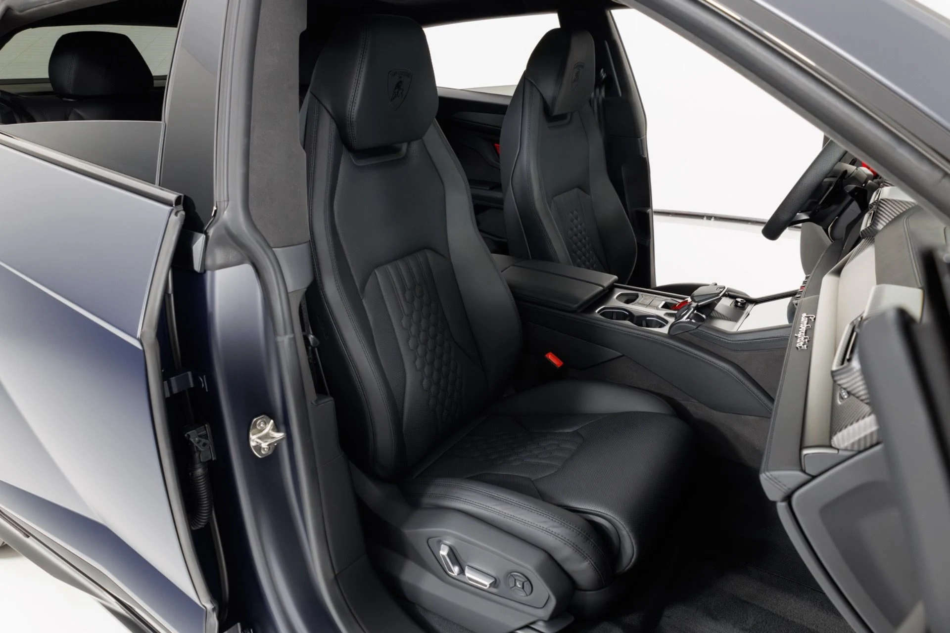 mph036_3947502724_Used_2025_Lamborghini_Urus_SE_1779304709_b5abd8f130