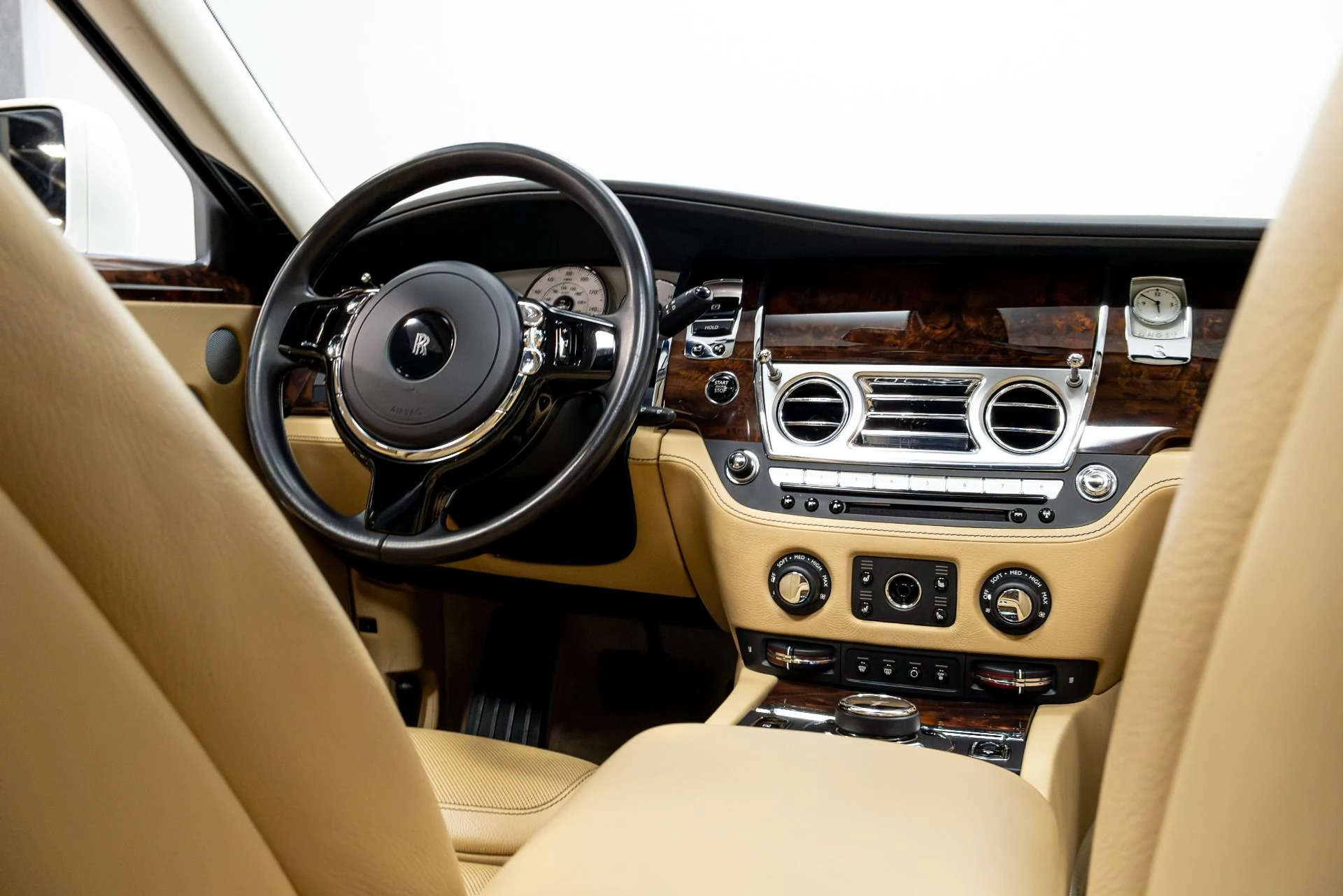 mph036_3959869364_Used_2017_Rolls_Royce_Ghost_1774888920_36efff9d29