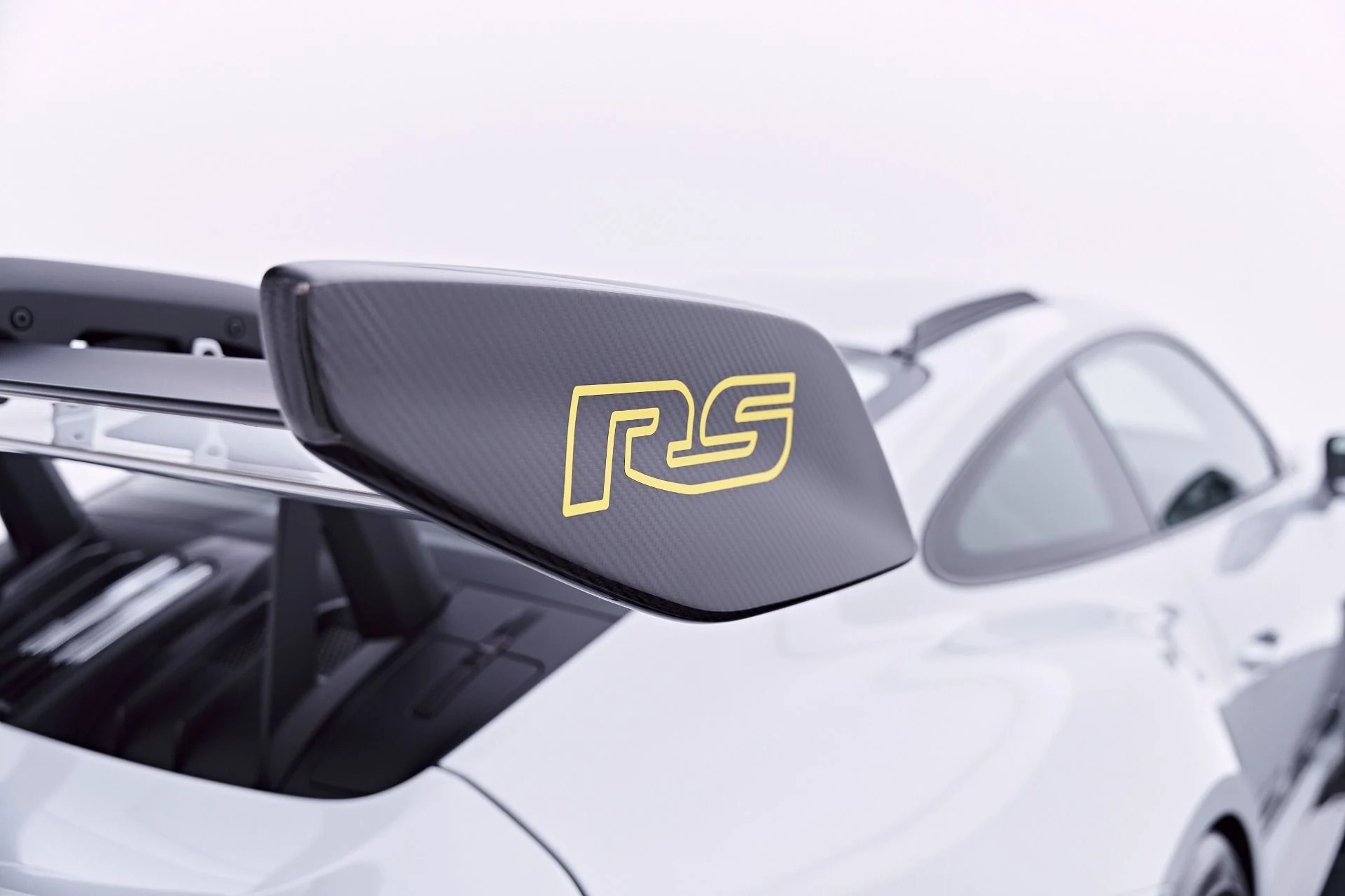 mph036_3972280860_Used_2025_Porsche_911_GT_3_RS_1781833691_adc9760890
