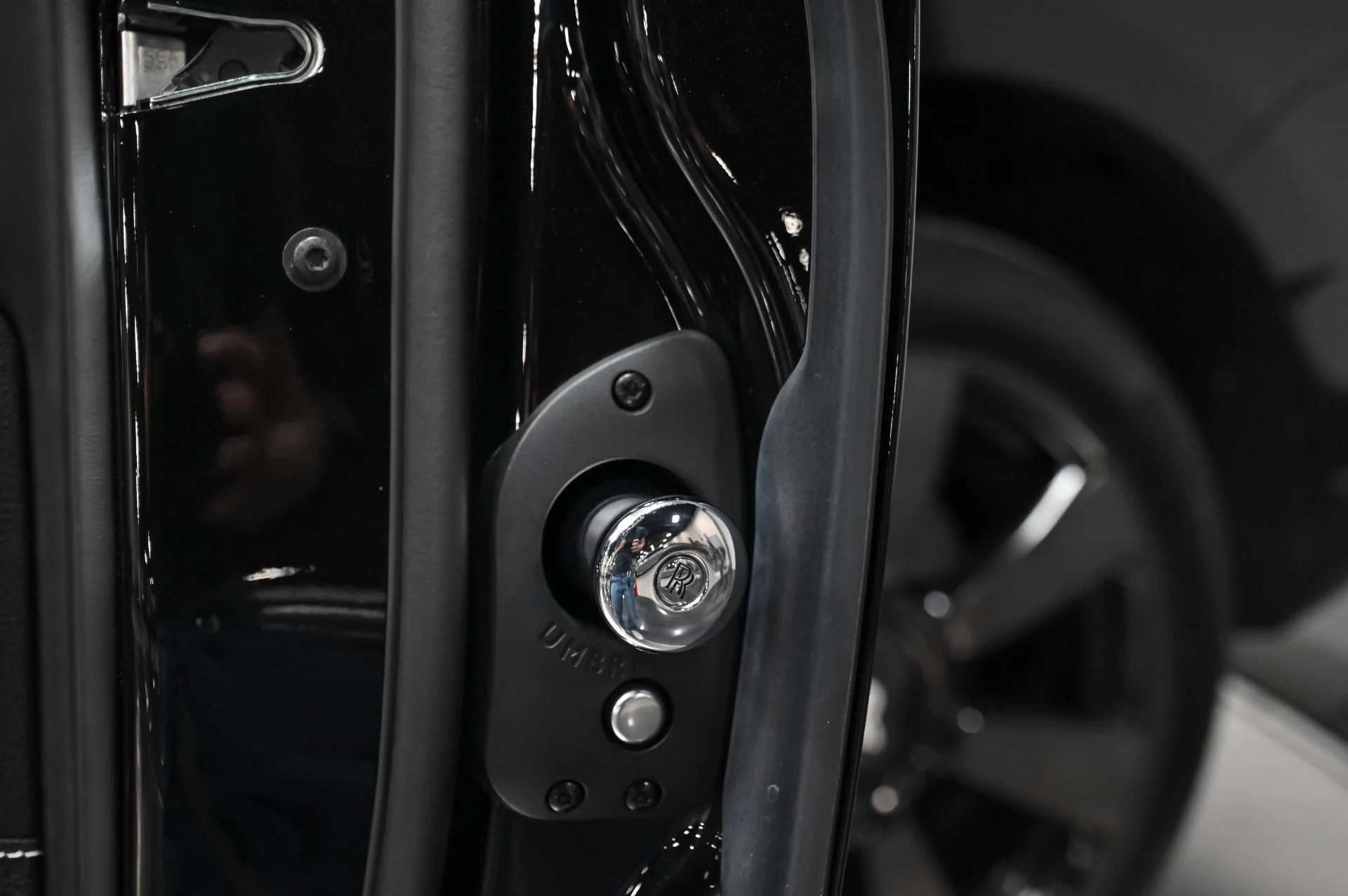 mph036_3980316086_Used_2019_Rolls_Royce_Cullinan_1761408905_458b4f492e