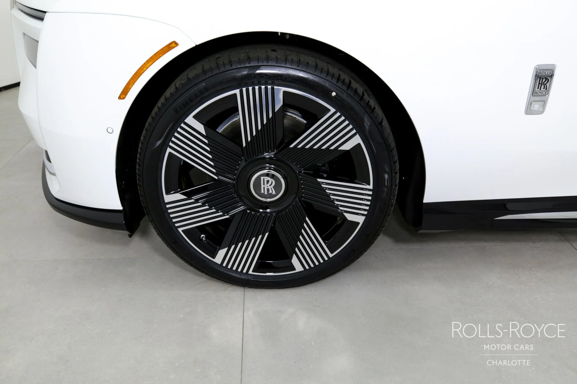 mph036_3989310294_Used_2024_Rolls_Royce_Spectre_1711139592_c7a5dfd6d3