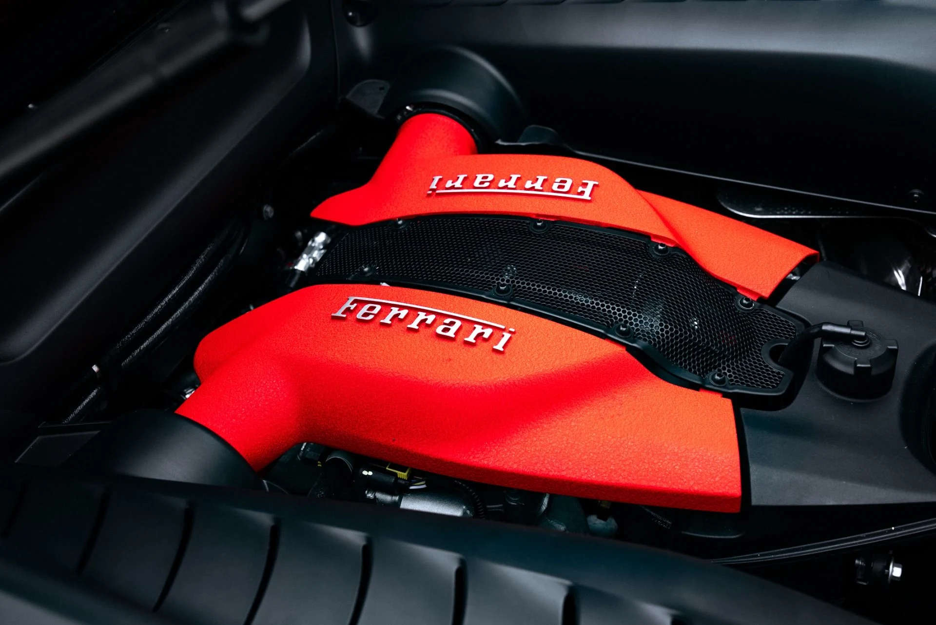 mph036_4003565186_Used_2022_Ferrari_F8_Tributo_1775088257_ab85f6a9cc