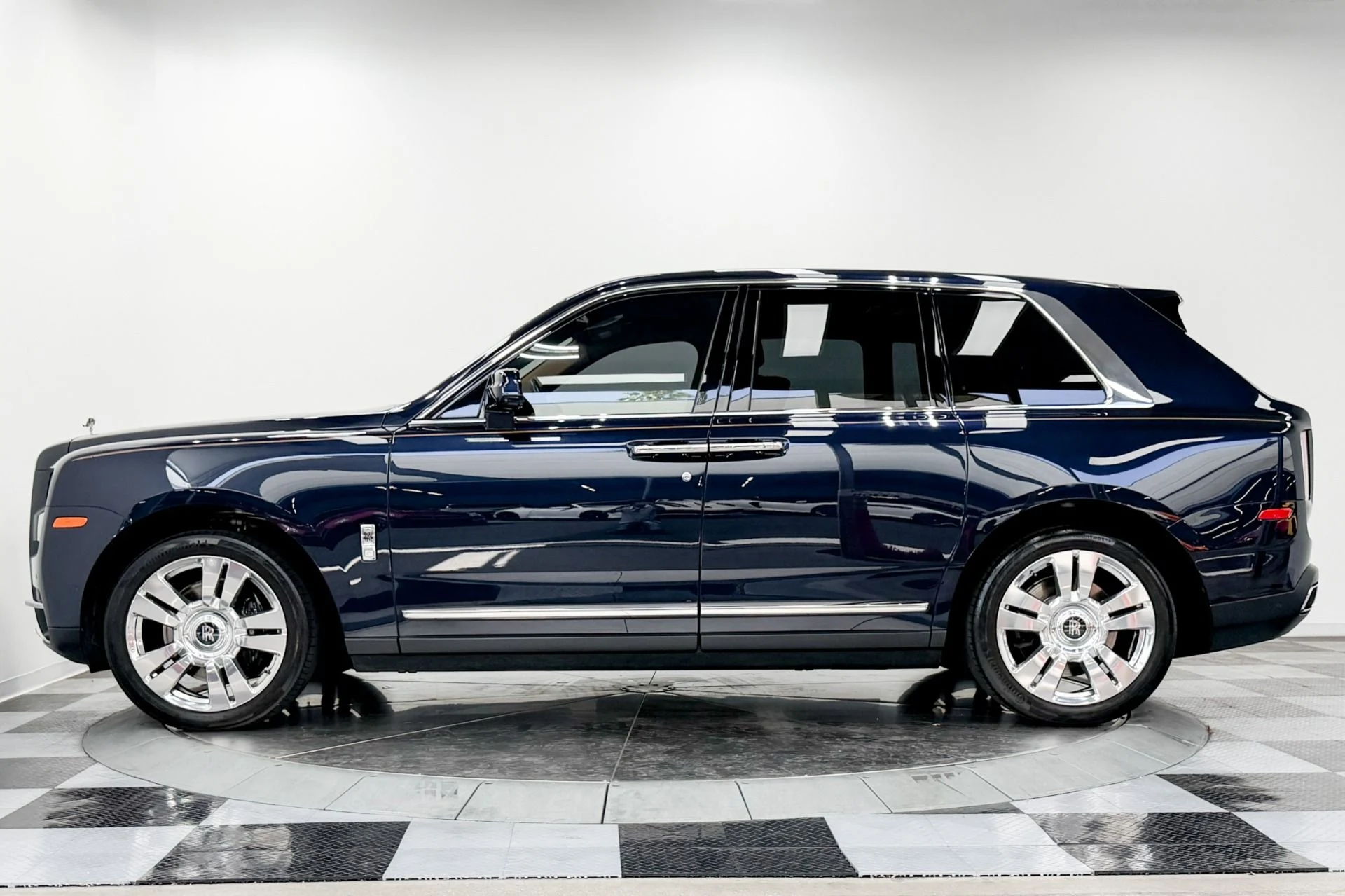 mph036_4020657581_Used_2020_Rolls_Royce_Cullinan_Rear_Theatre_Configuration_Bespoke_Audio_Picnic_Tables_1785529076_fbfef8b280