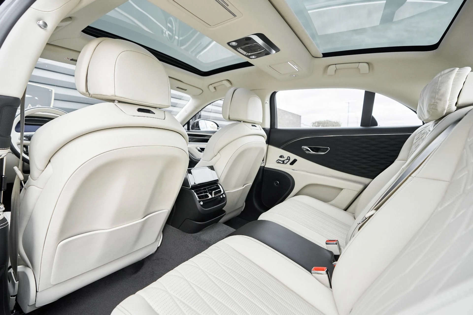 mph036_4022280206_Used_2022_Bentley_Flying_Spur_V8_1763502817_8d633d4659