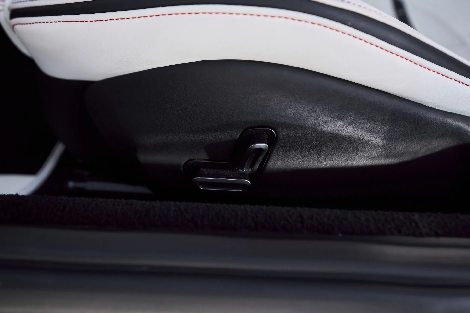 mph036_4023423503_Used_2022_Ferrari_Roma_Base_1764637237_2abc8031b7