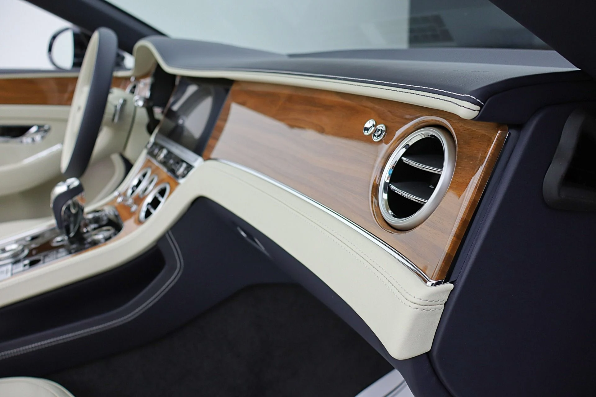 mph036_403072941_New_2026_Bentley_Continental_GTC_af81952aa5