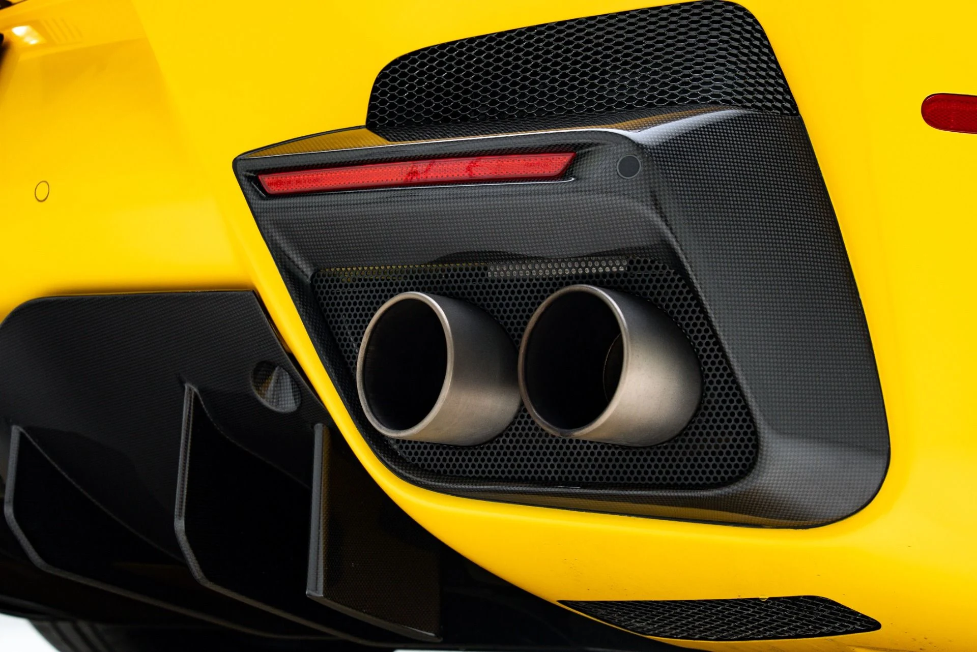 mph036_4038289202_Used_2017_Ferrari_F12tdf_1777334910_84c35cf858