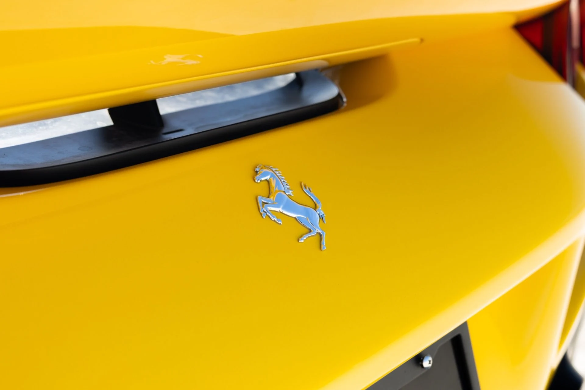 mph036_4051154522_Used_2022_Ferrari_F8_Spider_1790977692_1b94cfe35c
