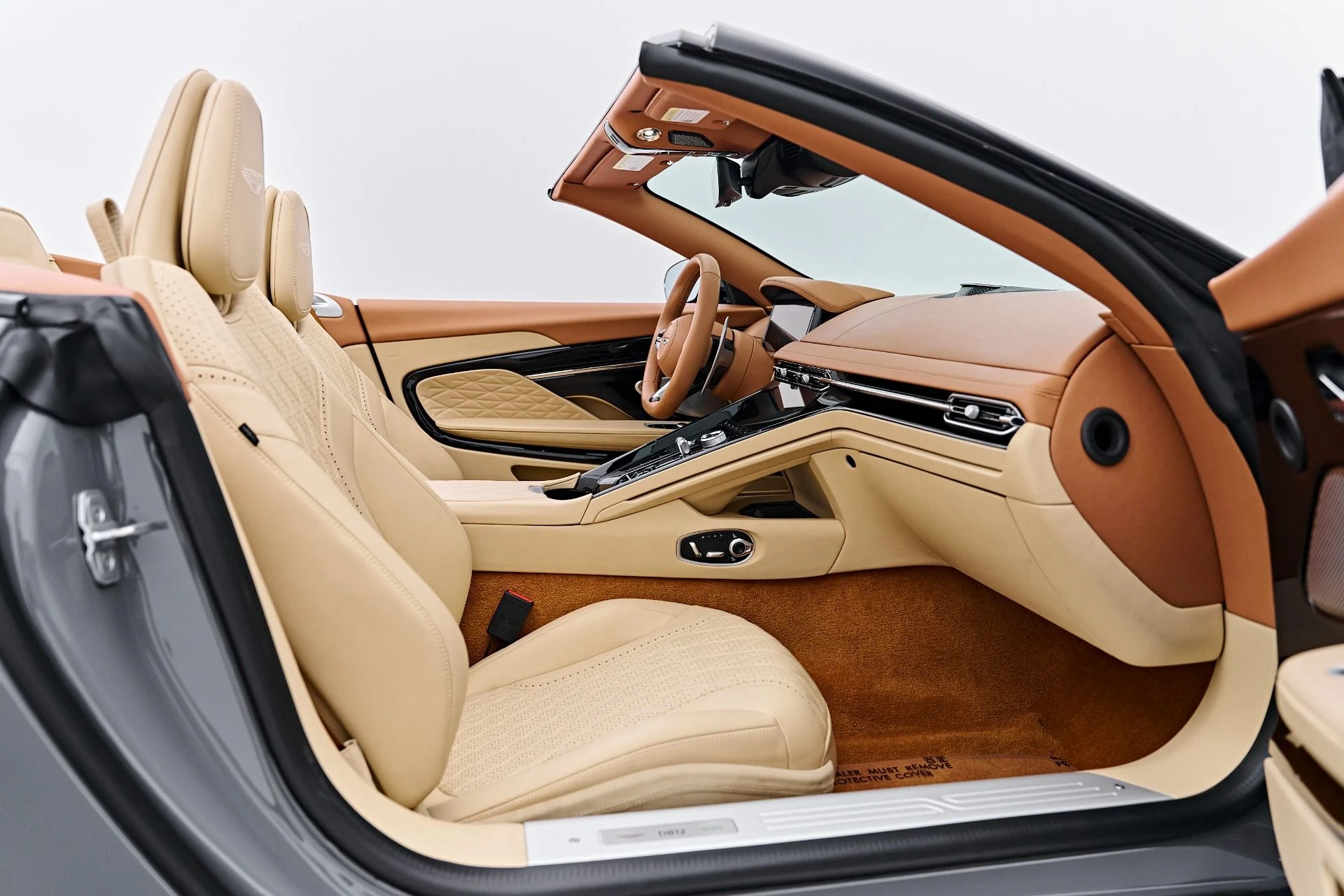 mph036_4054896583_Used_2025_Aston_Martin_DB_12_Volante_1791997254_148b6d31e1