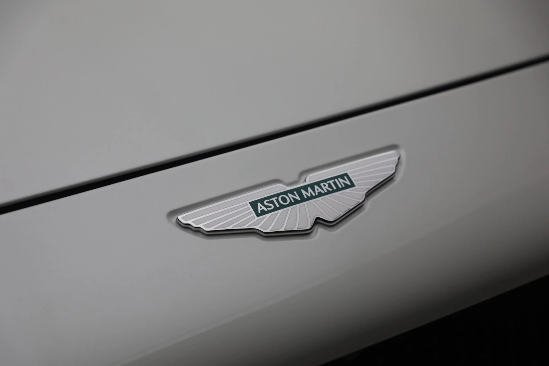mph036_4058878677_New_2026_Aston_Martin_DBX_S_1779888036_84c3211bcf