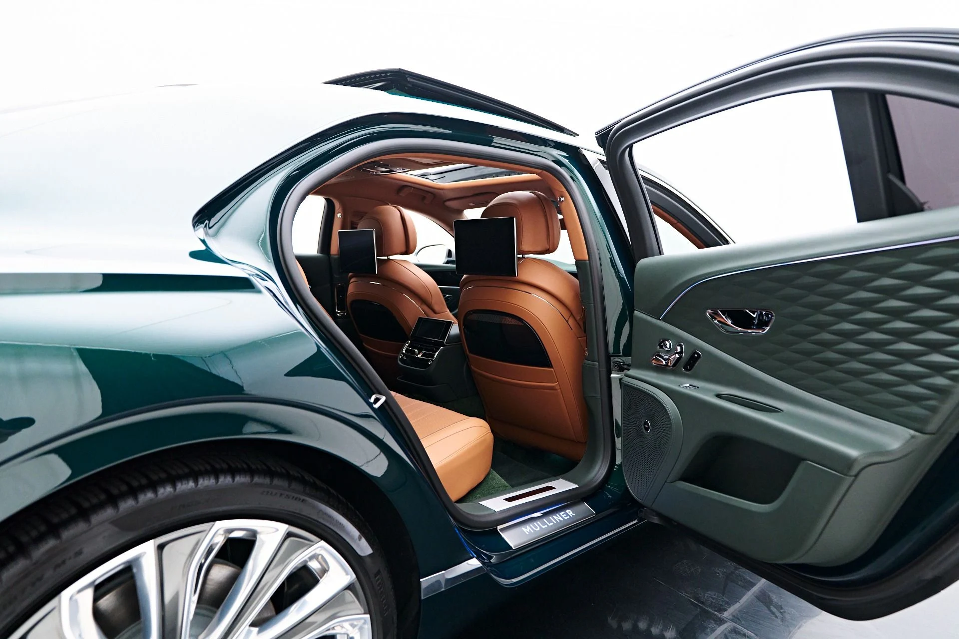 mph036_407332100_Used_2024_Bentley_Flying_Spur_Mulliner_W12_1756173526_4bafcc006a