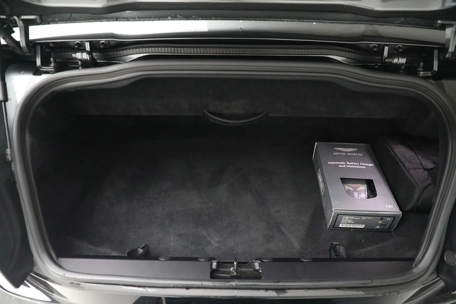 mph036_4082802051_Used_2020_Aston_Martin_DB_11_Volante_Convertible_1682724491_ff6b5a0bcf