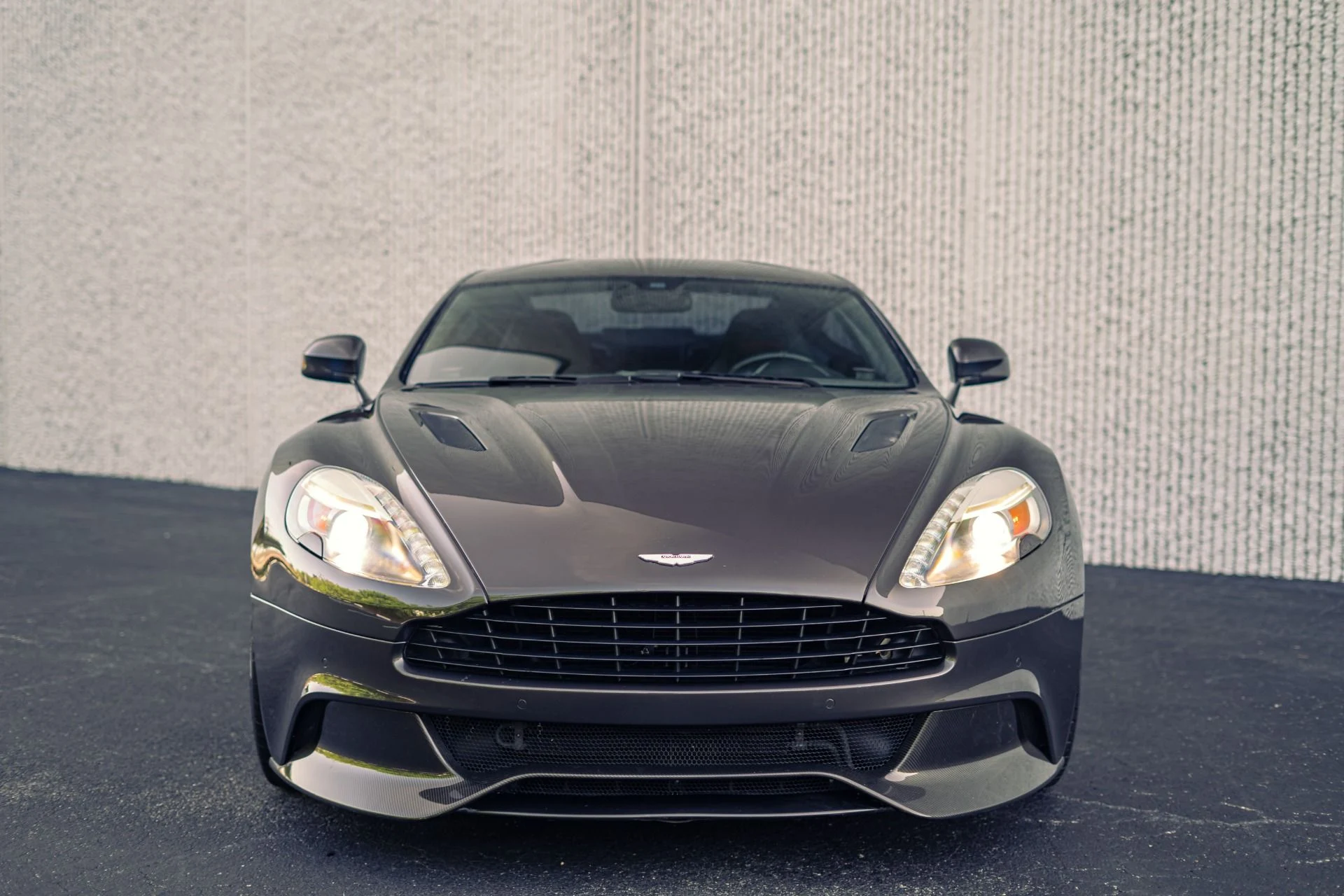 mph036_4084482102_Used_2014_Aston_Martin_Vanquish_Carbon_Exterior_Package_1783984882_f3c3dd6c3c