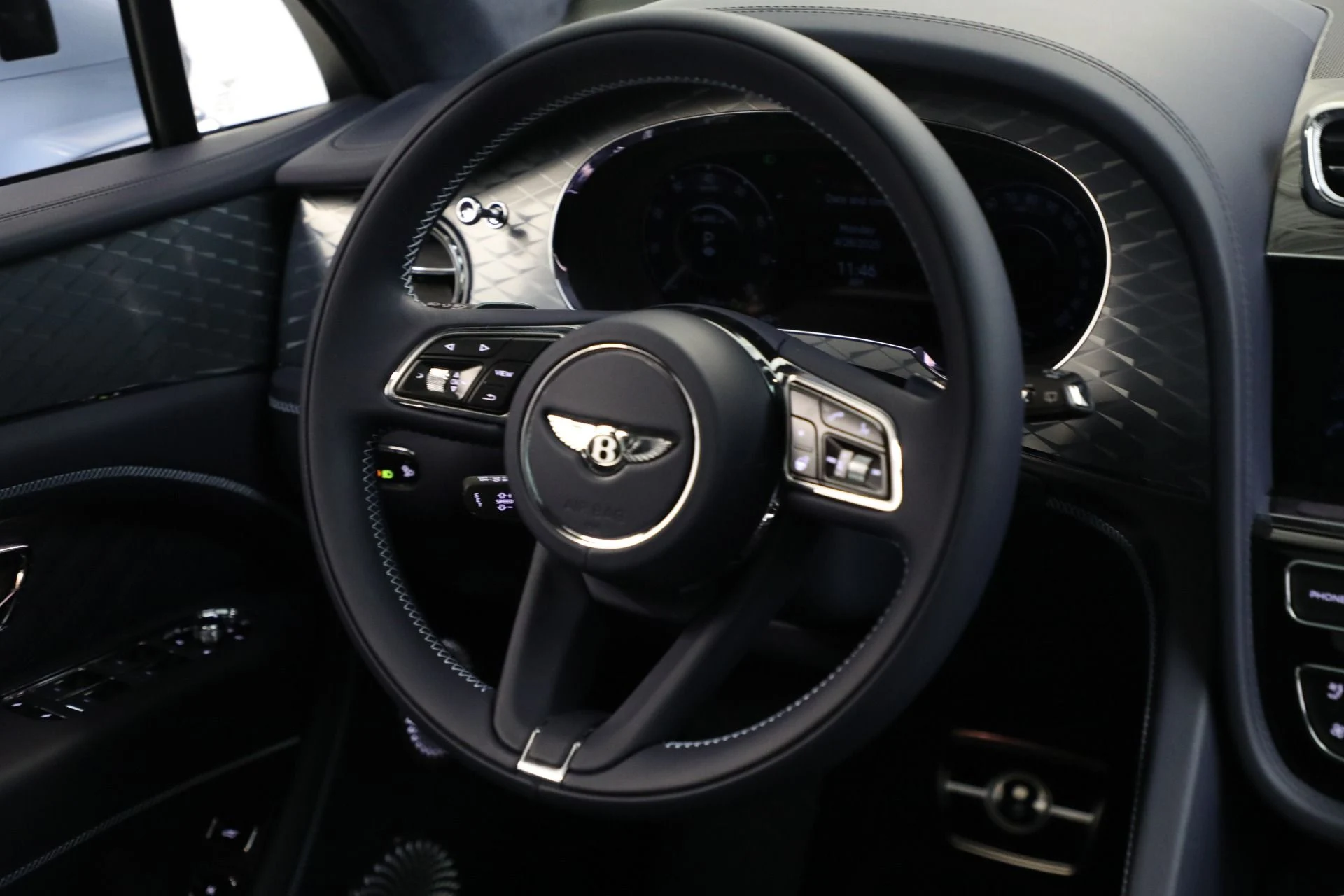 mph036_4086357700_New_2025_Bentley_Bentayga_Azure_V8_7b6984b1c9