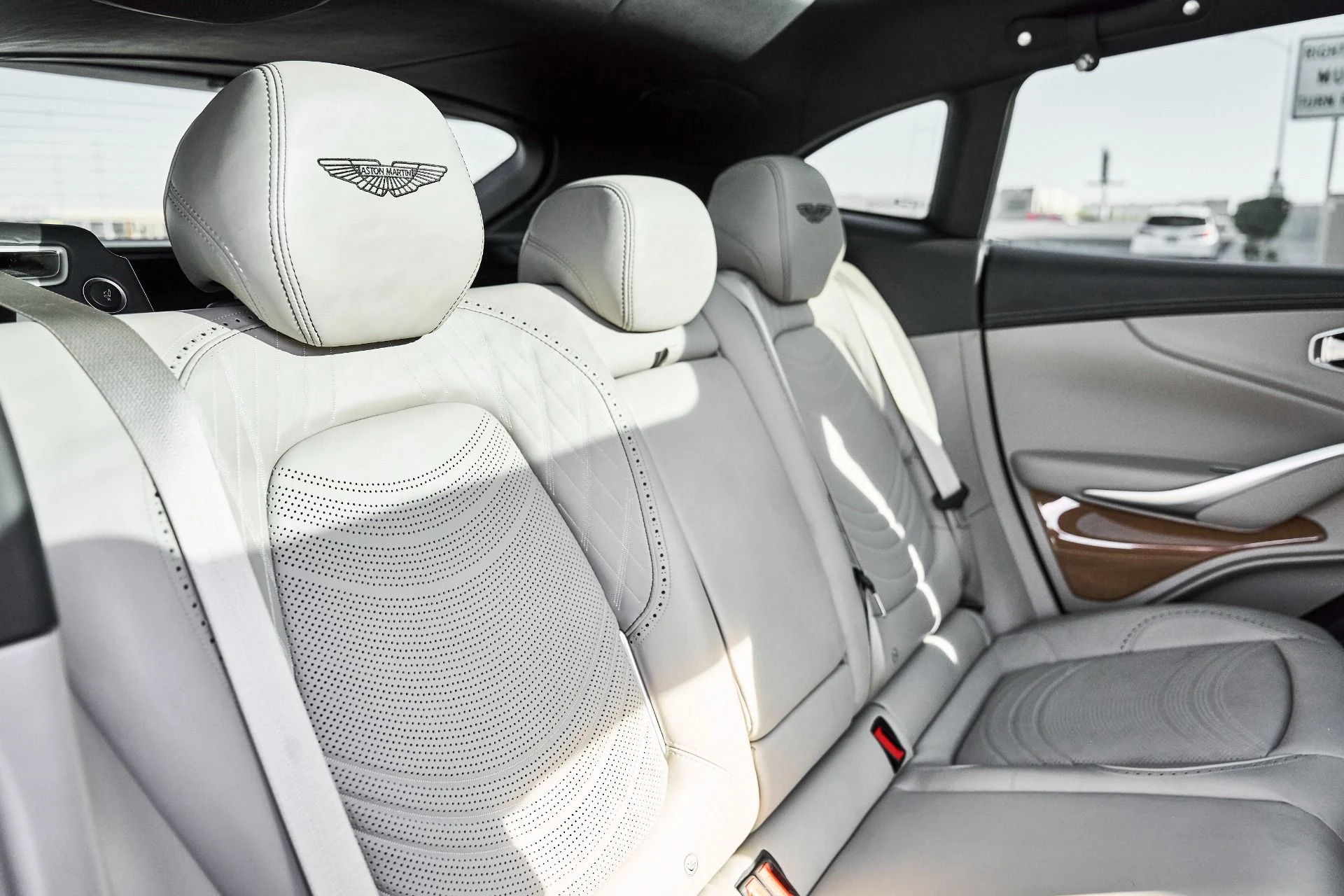 mph036_4107523002_Used_2023_Aston_Martin_DBX_707_1774652414_f88cdde52b