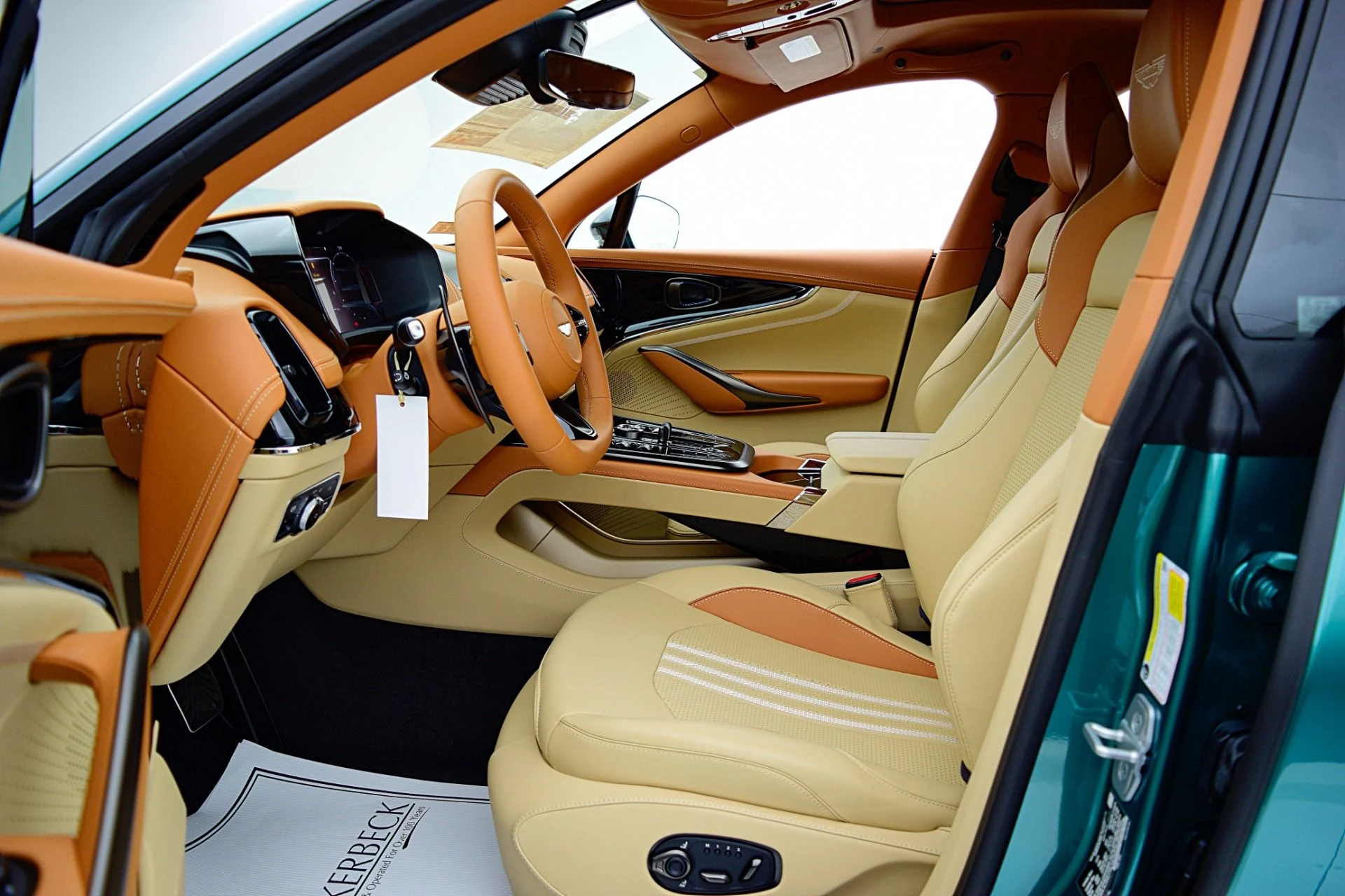 mph036_4129129654_New_2025_Aston_Martin_DBX_707_b91d1208bf