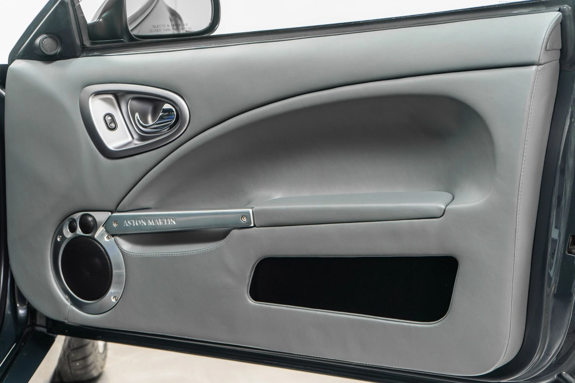 mph036_4130617161_Used_2003_Aston_Martin_VANQUISH_1754320798_b4aad13f80